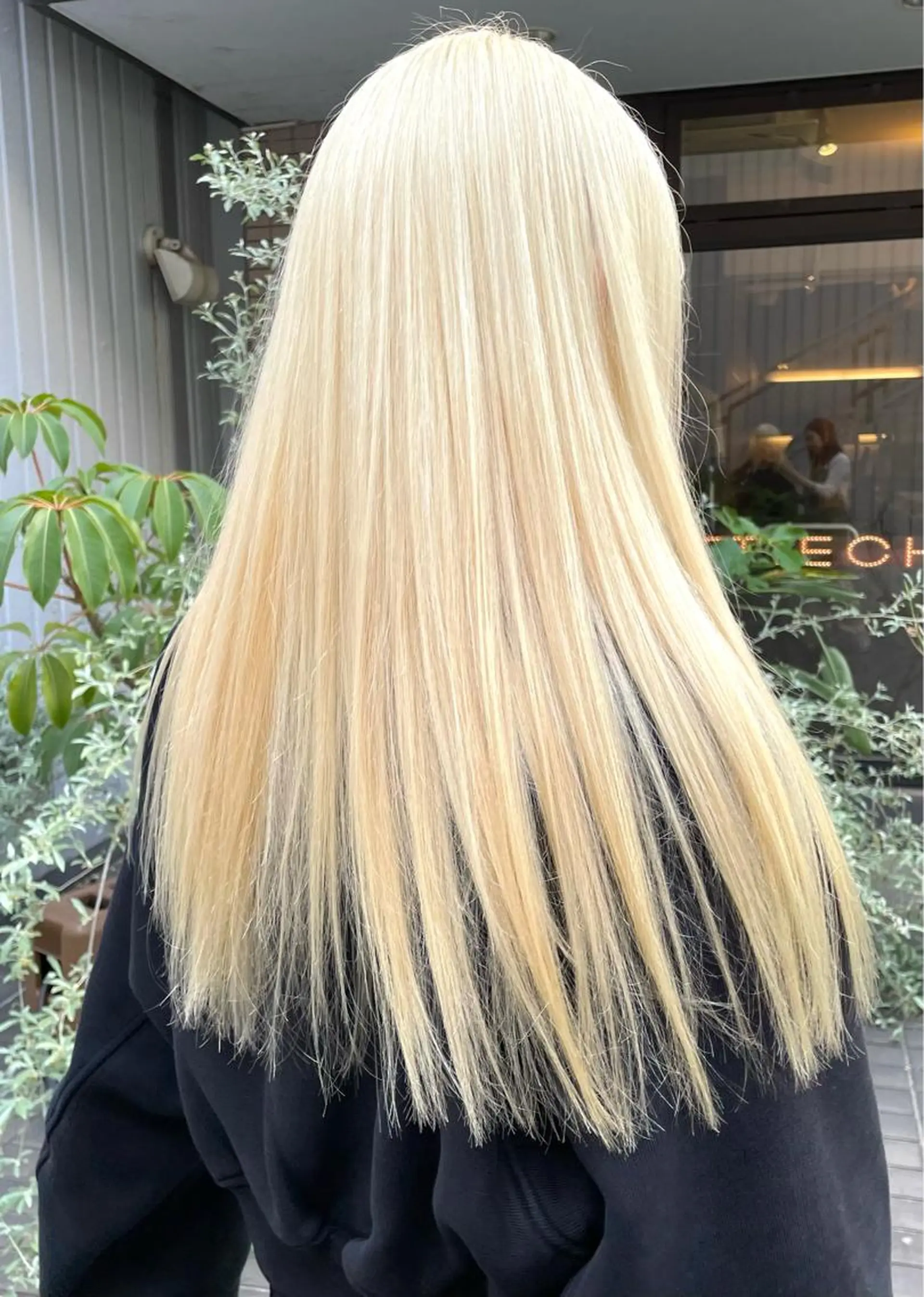 ロング カラー ブリーチ 抜きっぱなしブロンド ブロンド ダブルカラー ハイトーンカラー 韓国ナチュラル・ ベージュ/落合夏希のヘアスタイル