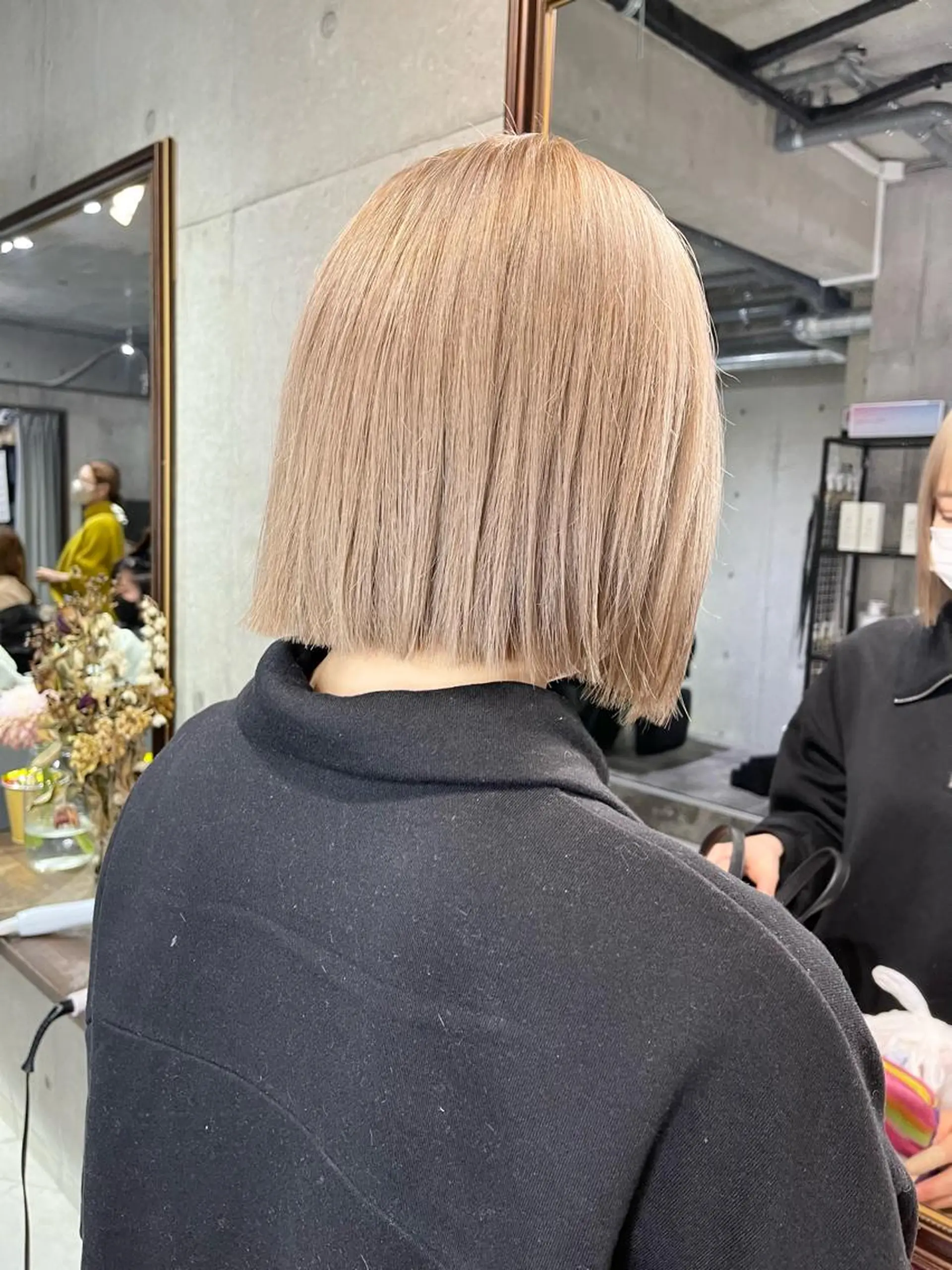 カラー ベージュカラー ミルクティーベージュ ボブ カット ヘアカラー 名古屋のピンク好き かずくん🦩のヘアスタイル