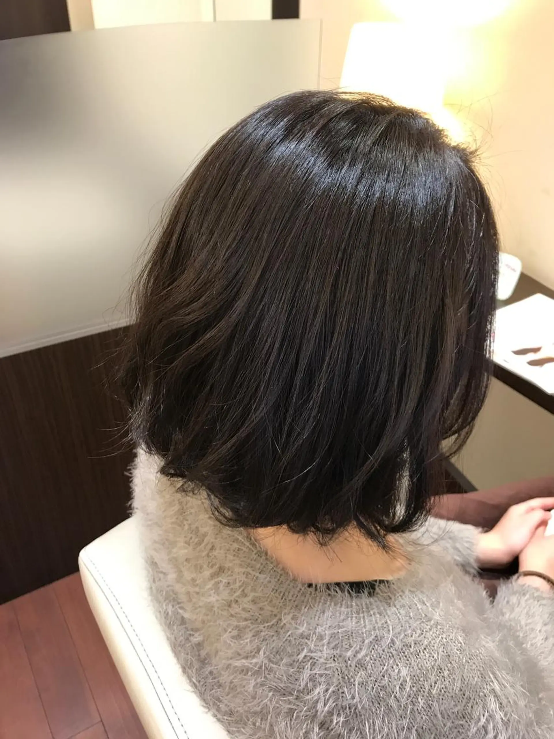 ミディアム カラー ミディアムパーマ アッシュ デザインカラー ハイトーンカラー イルミナカラー BIANCO北堀江 AKANEのヘアスタイル