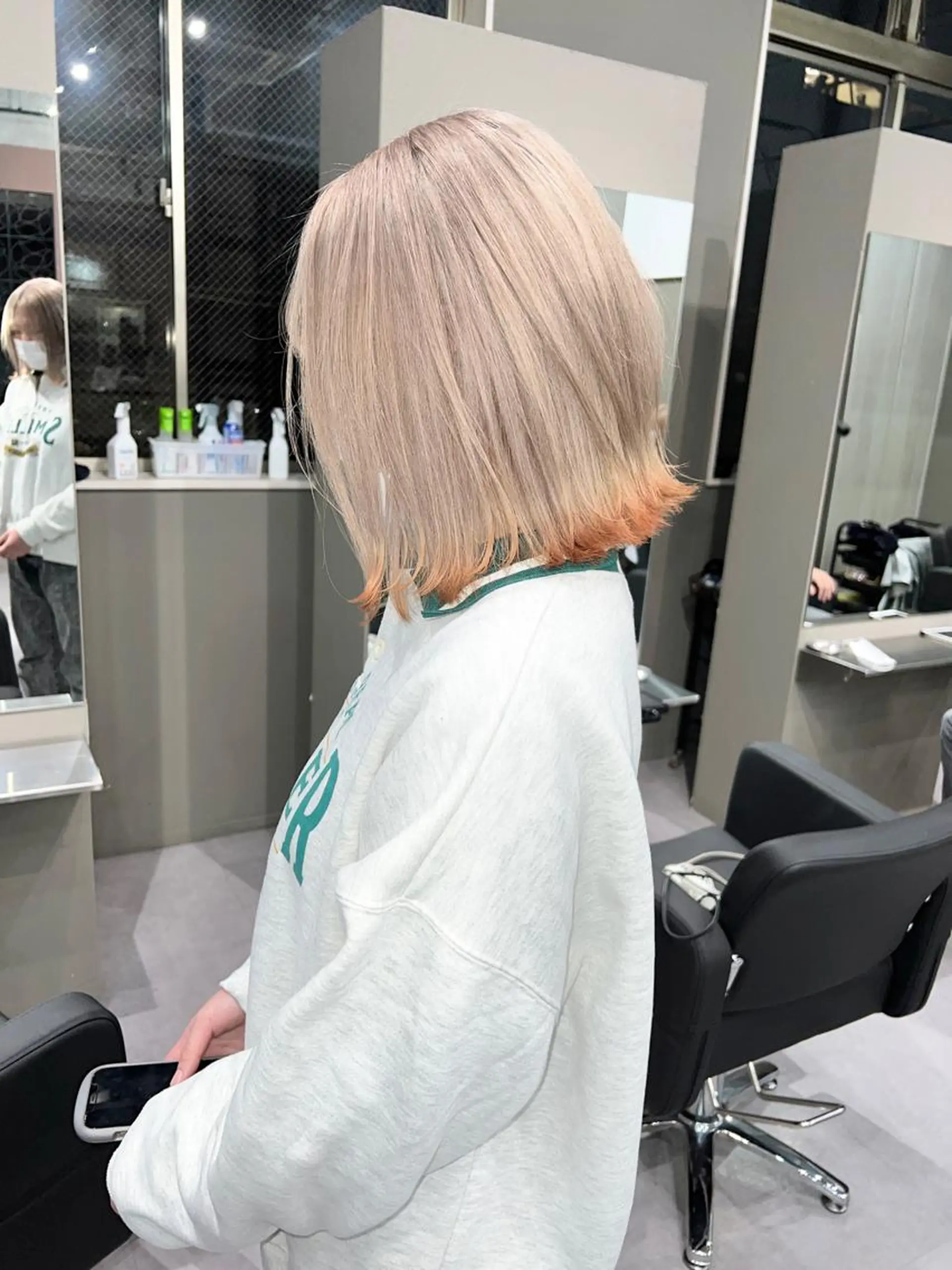 ショート カラー ベージュカラー ダブルカラー ハイトーンカラー ミルクティーベージュ Via officialのヘアスタイル