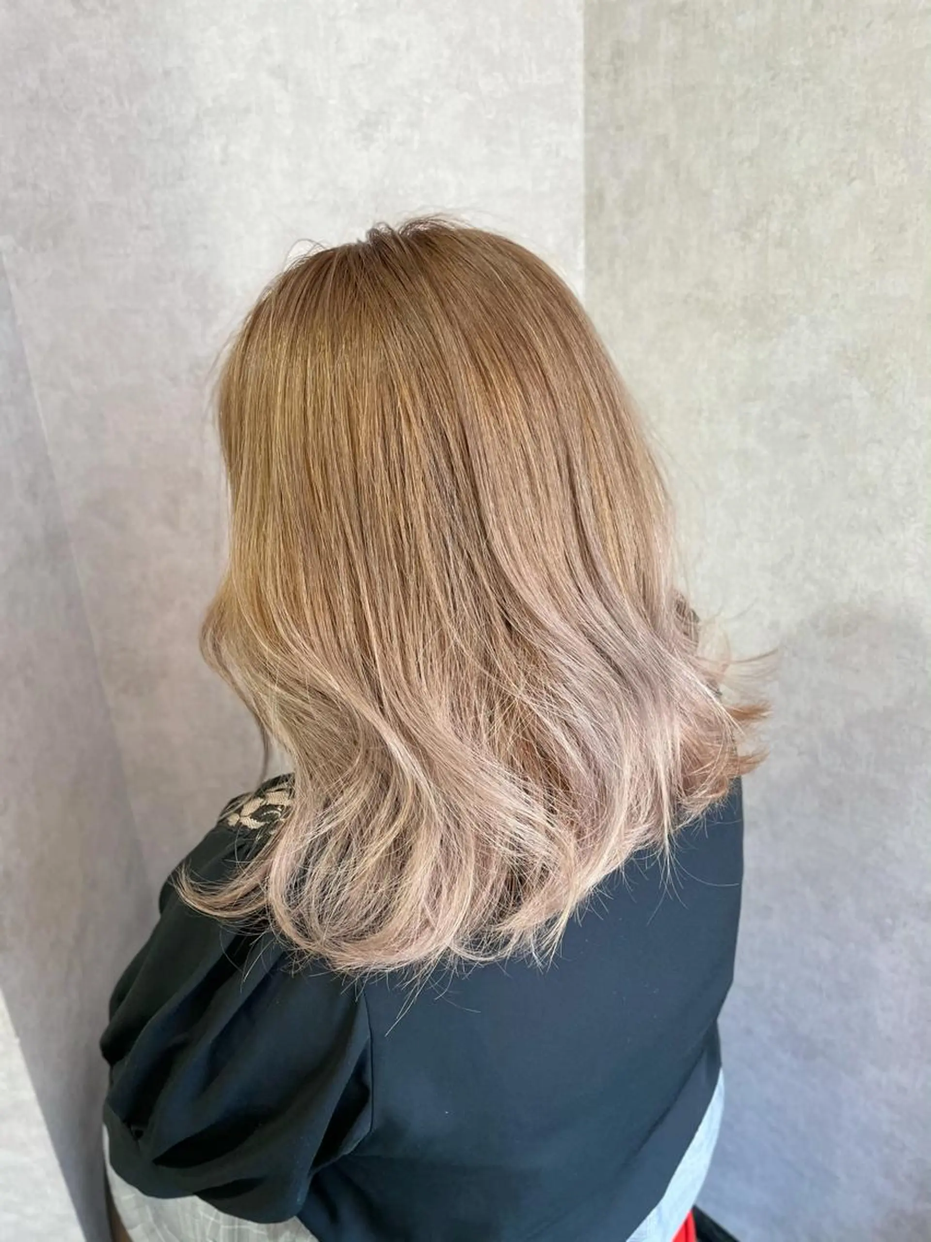 セミロング 工藤 綾華のヘアスタイル