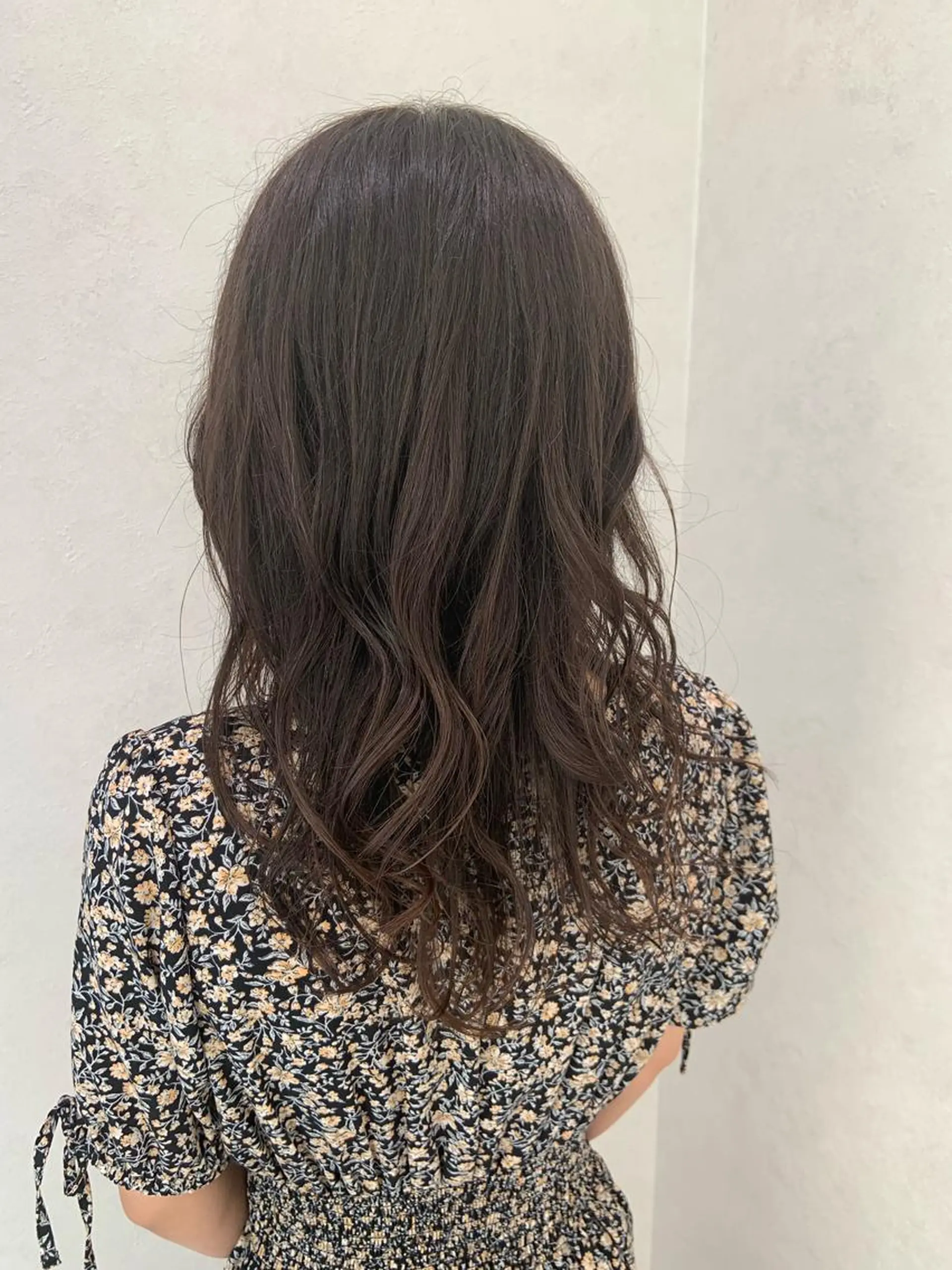 セミロング ヘアアレンジ ハイトーンカラー🤍 山下 優華のヘアスタイル