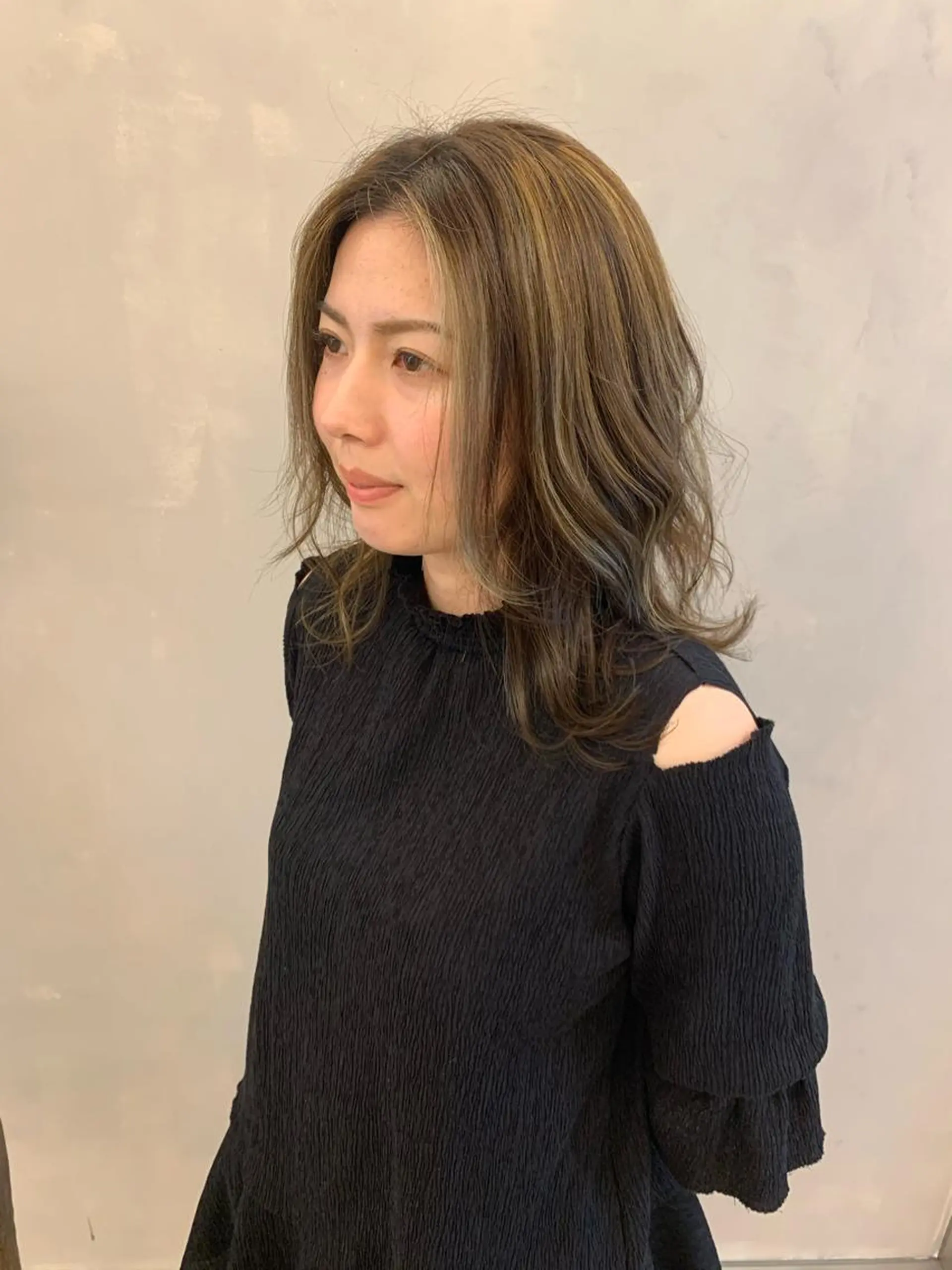 カラー ハイライトカラー Dali 若松　朋美のヘアスタイル