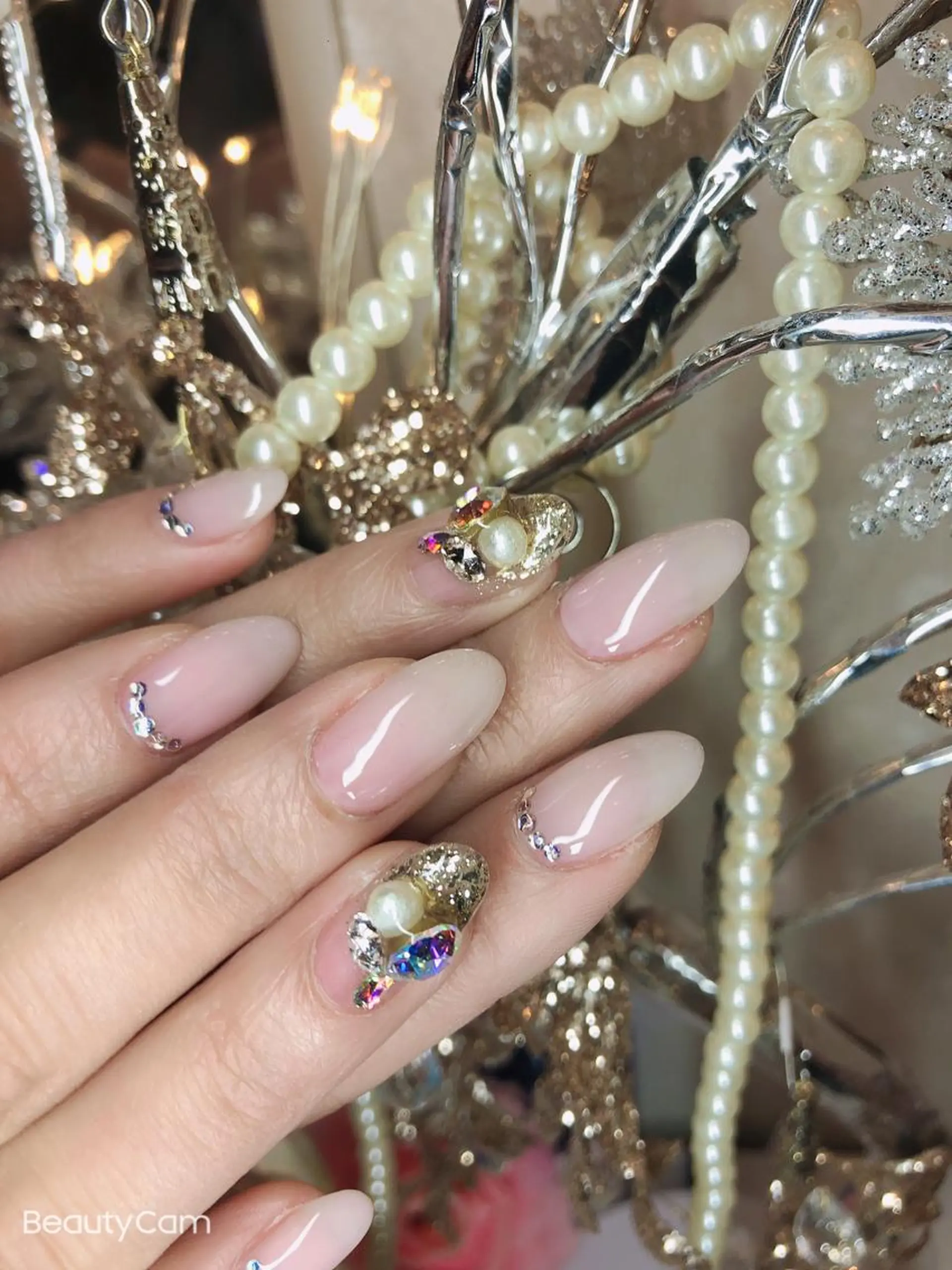 セミロング ネイル ストーンネイル 長さ出し専門 nynaのネイルデザイン