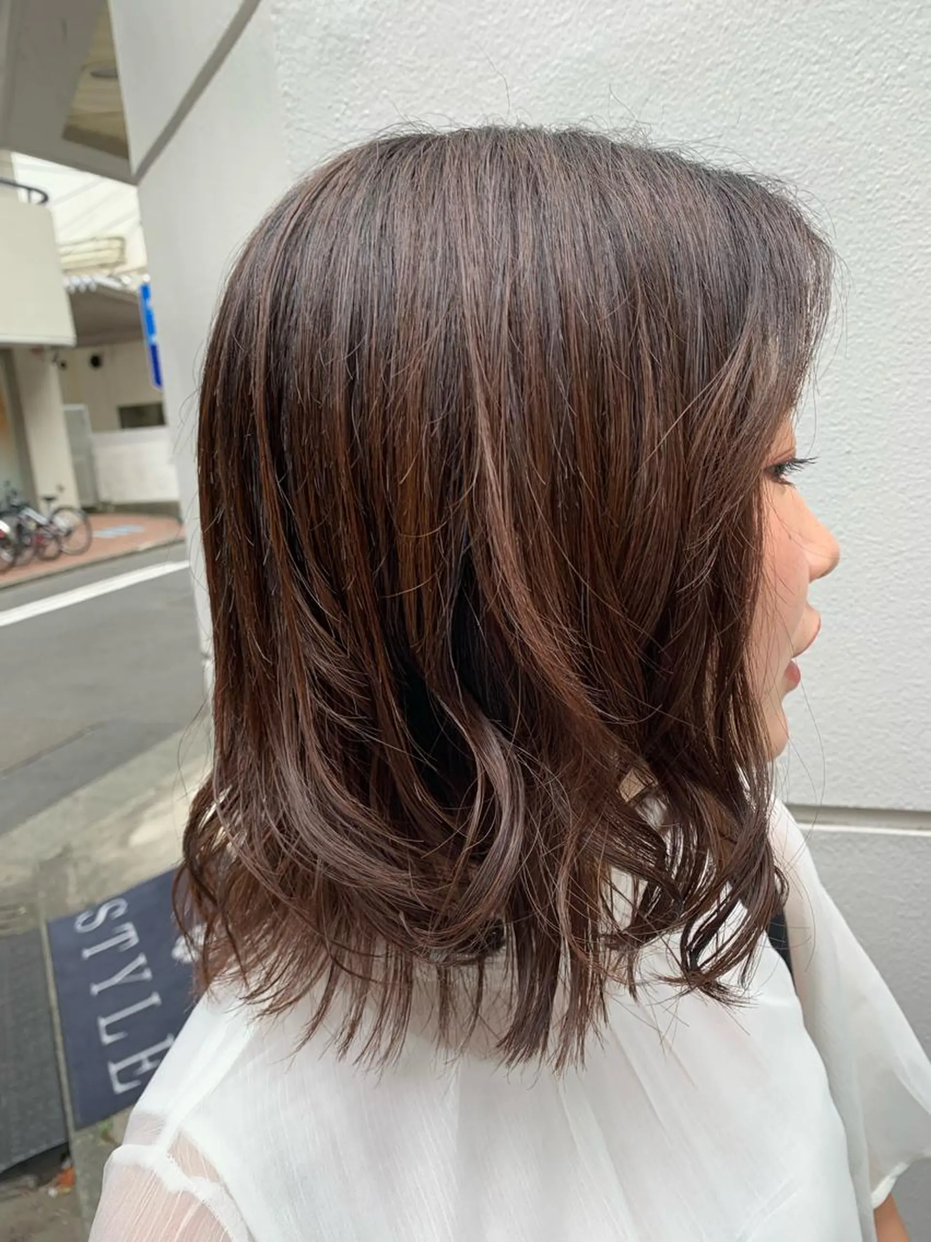 ミディアム カラー ヘアアレンジ サナ🌱 切りっぱなしボブのヘアスタイル