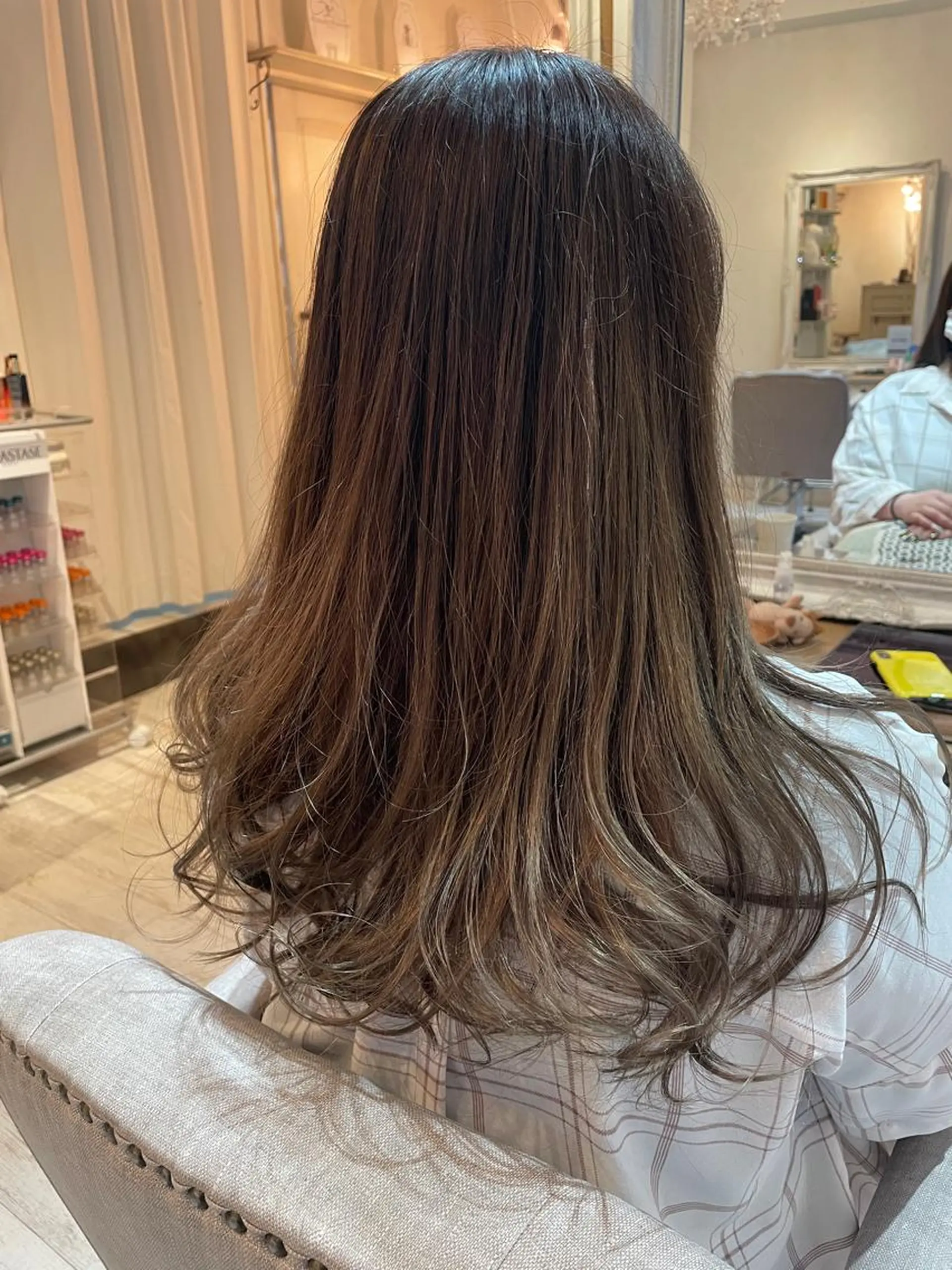 ロング カラー HATSUMEI 勅使瓦　祥のヘアスタイル