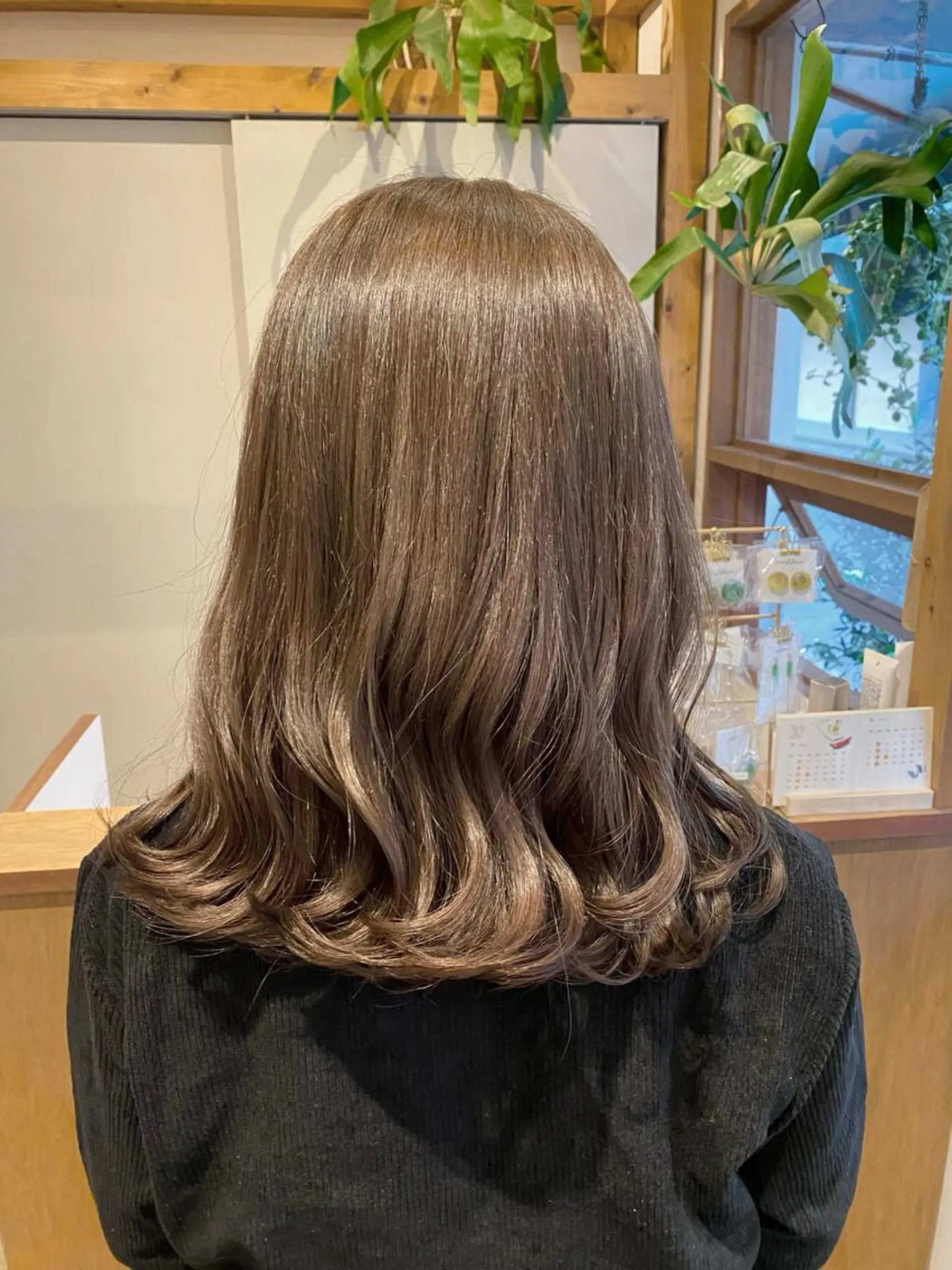 セミロング カラー ブリーチ ブリーチなしカラー カット ヘアカラー トリートメント ENIF ヤマグチアツコのヘアスタイル