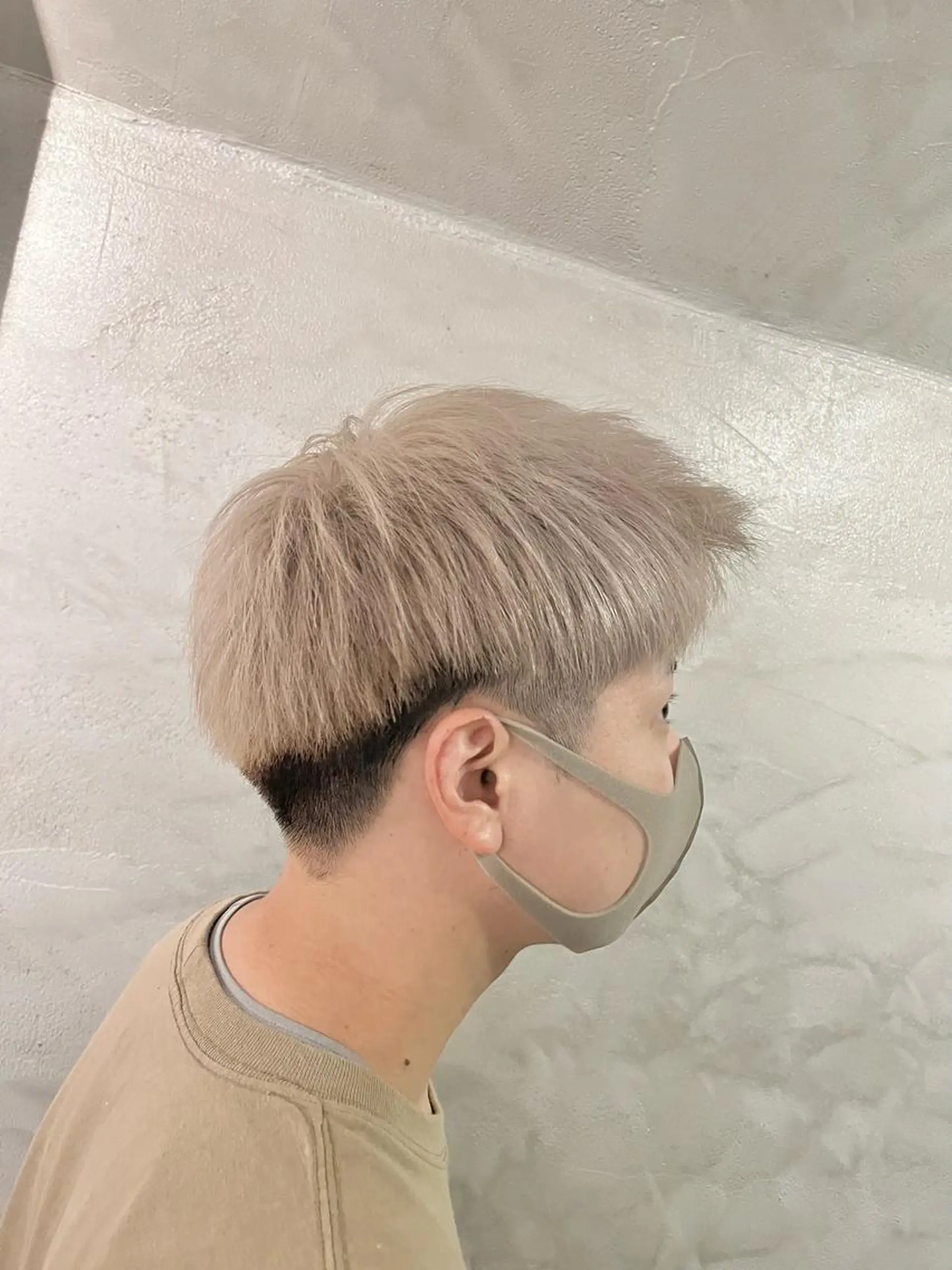 カラー メンズ シルバー ヘアカラー FUJINO RYOのヘアスタイル