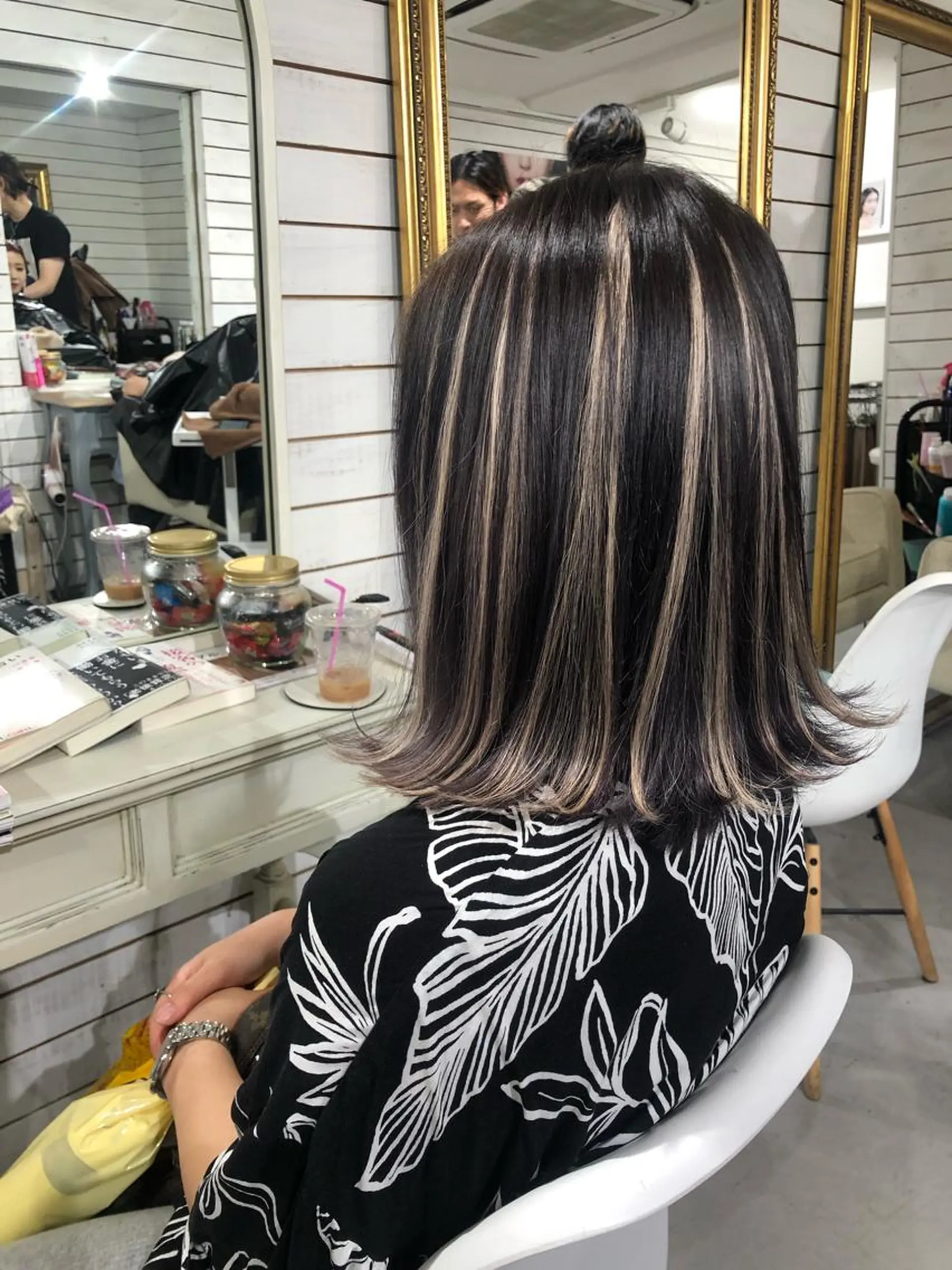 ショート カラー ヘアアレンジ シールエクステ ハイライトカラー ボブ エクステ ハイライト エクステ 🦋美髪／エクステ 🦋アベイクミのヘアスタイル