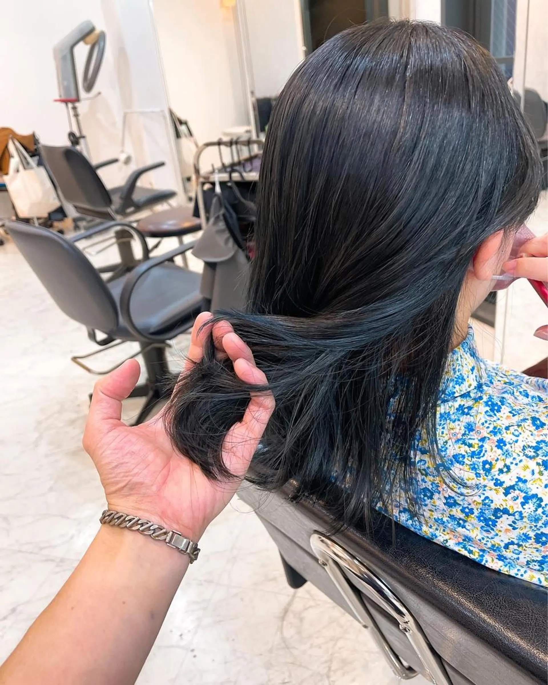 ミディアム カラー 黒髪 ブルーカラー ブルーブラック 韓国風ヘア ヘアカラー トリートメント Artir所属・☆毎月先着15名まで ☆シバタユートのヘアスタイル