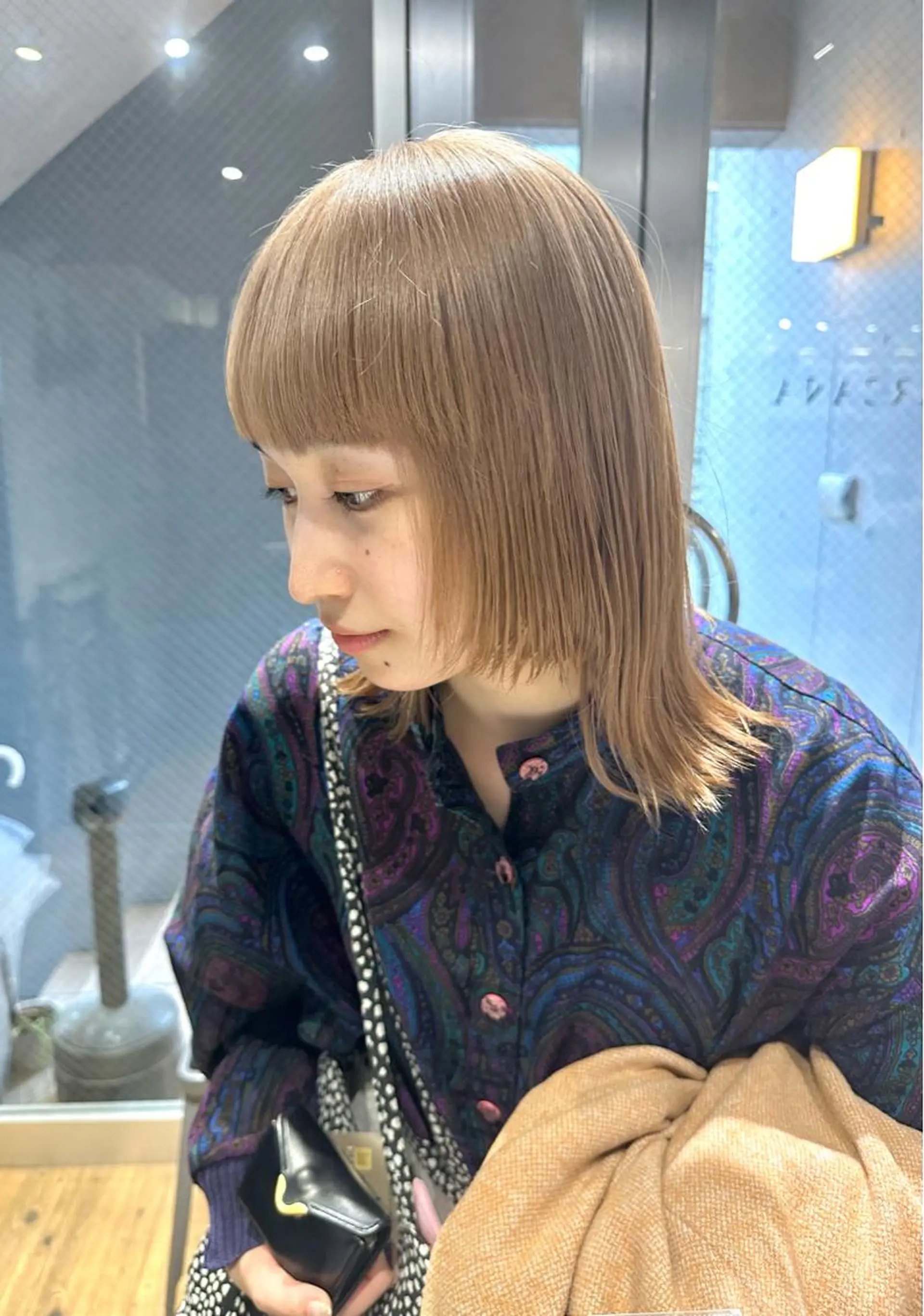 ミディアム カラー ベージュカラー グレージュ レイヤーカット ヘアカラー トリートメント ARCANAブリーチ レイヤーカット/原宿のヘアスタイル