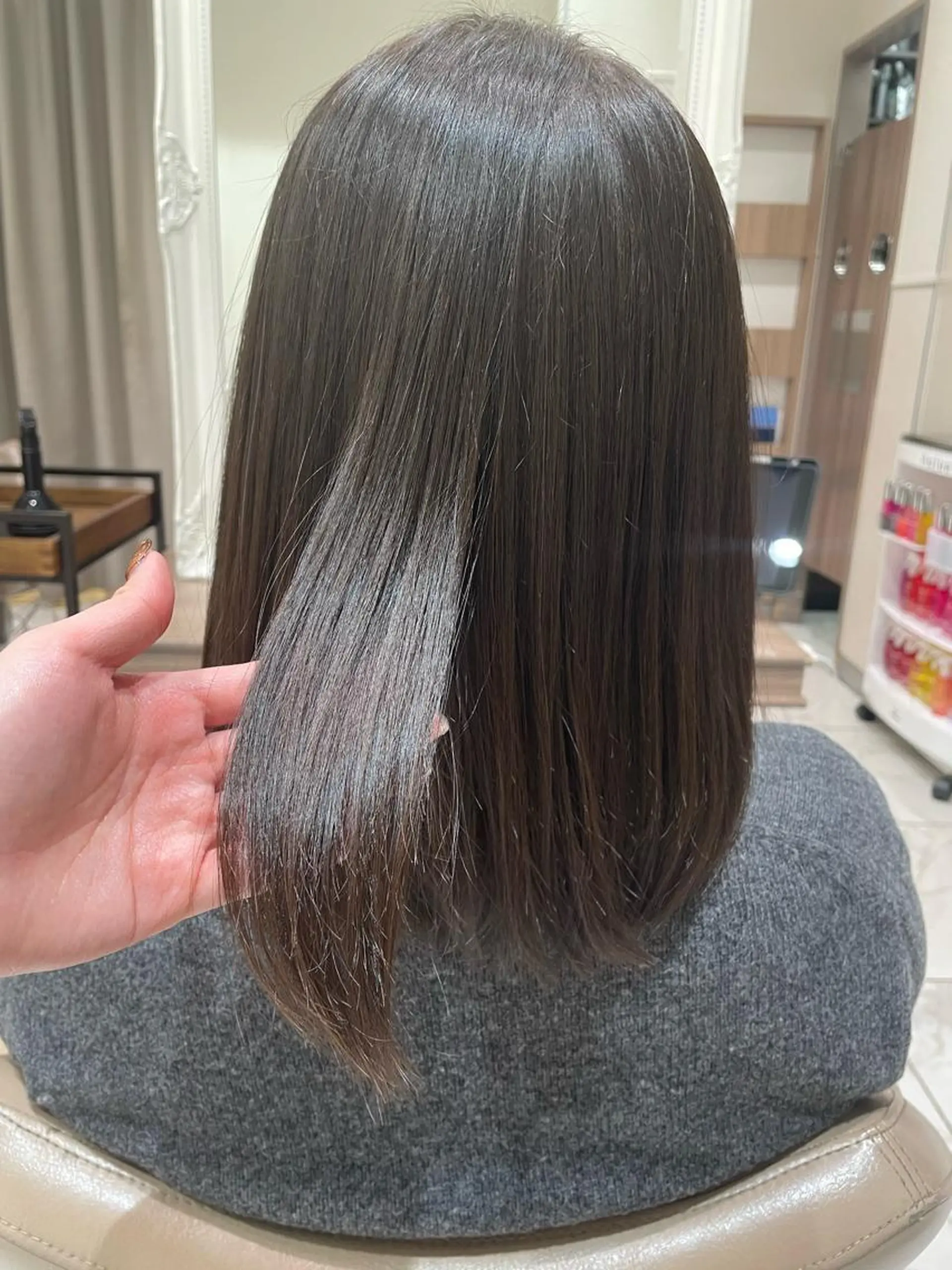 セミロング カラー ヘアカラー 韓国透明感カラー🌀 yuukiのヘアスタイル