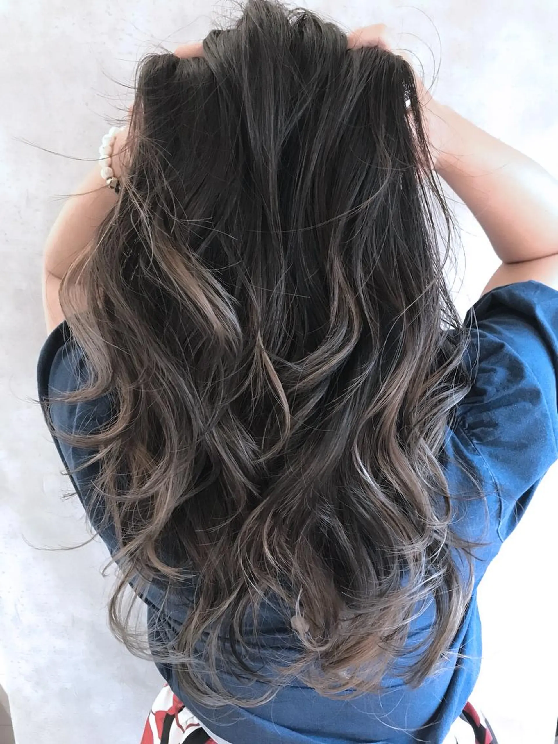 ロング カラー MOU namba ムウナンバのヘアスタイル