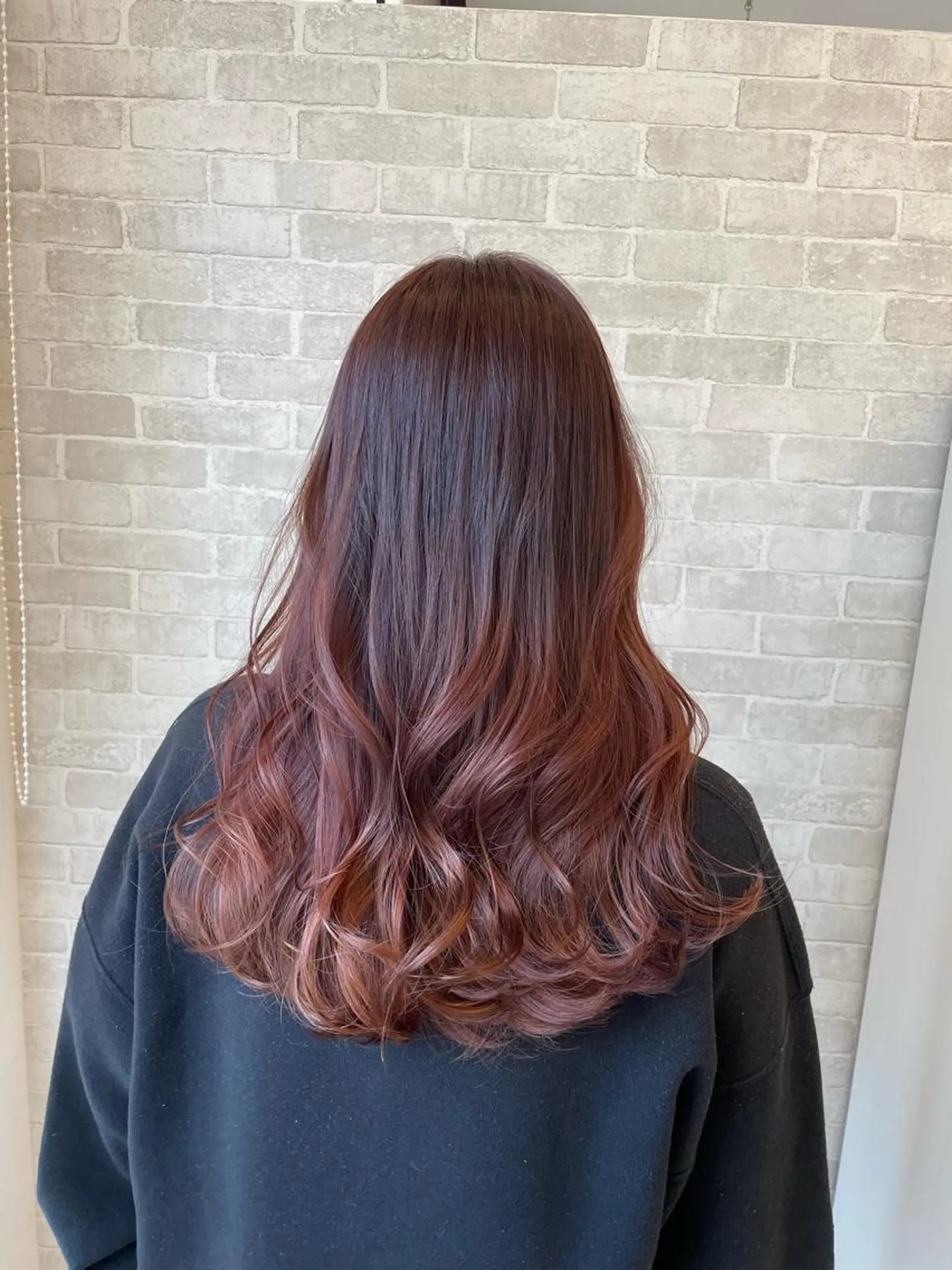 ロング カラー ヘアカラー トリートメント Well's TAIGAのヘアスタイル