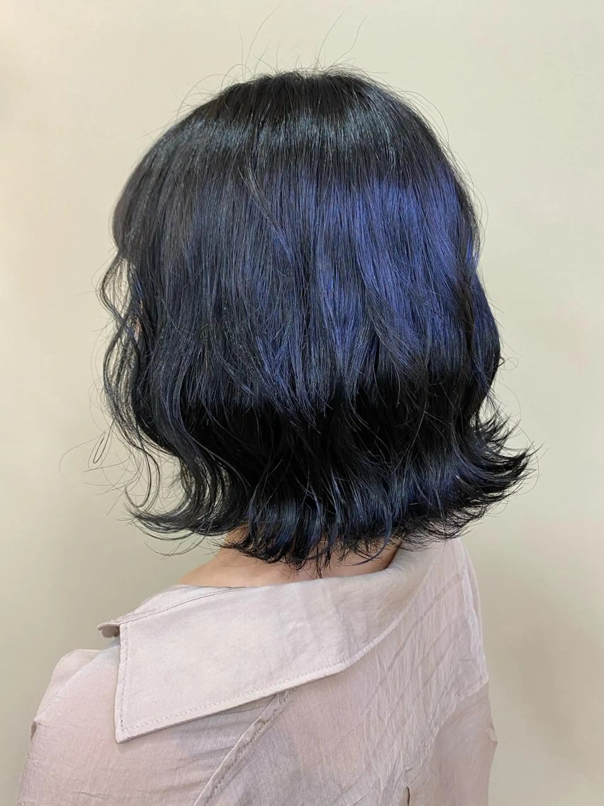 ミディアム カラー ヘアアレンジ 黒髪 ブルーカラー ブルーブラック 🥀暖色韓国ヘア💕 保科侑花のヘアスタイル