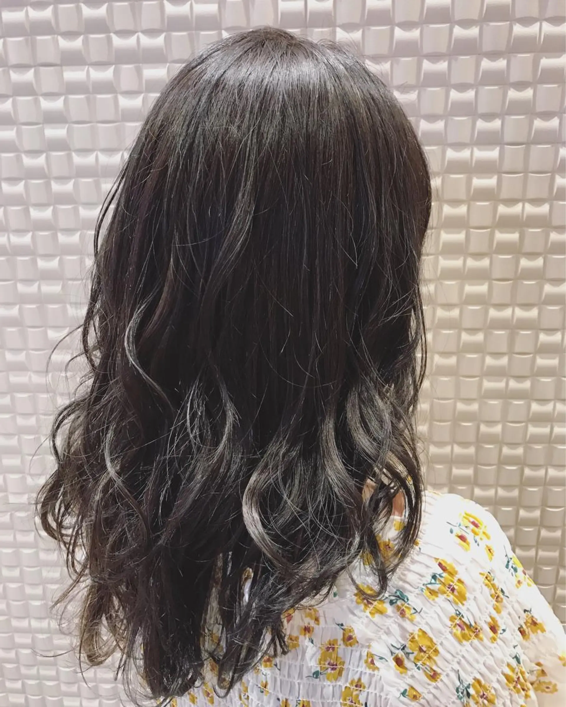 ミディアム カラー シャドールーツ美容師 篠原康太のヘアスタイル