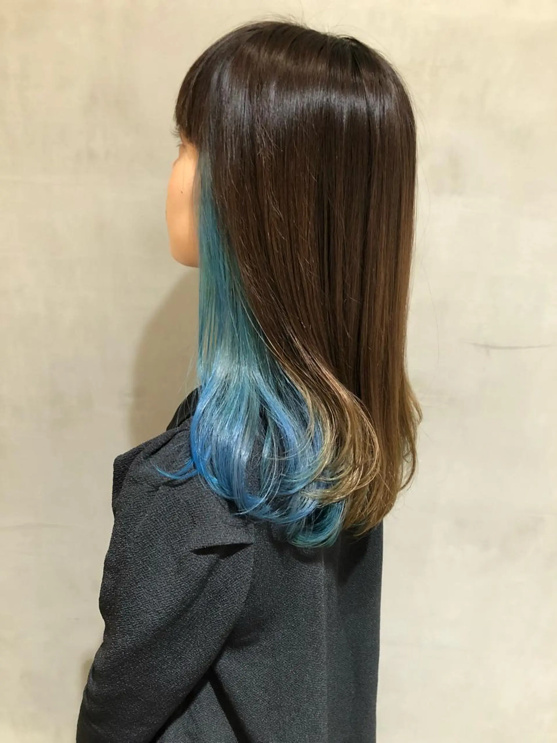セミロング カラー ブルーカラー カット ヘアカラー トリートメント 大西 直人のヘアスタイル