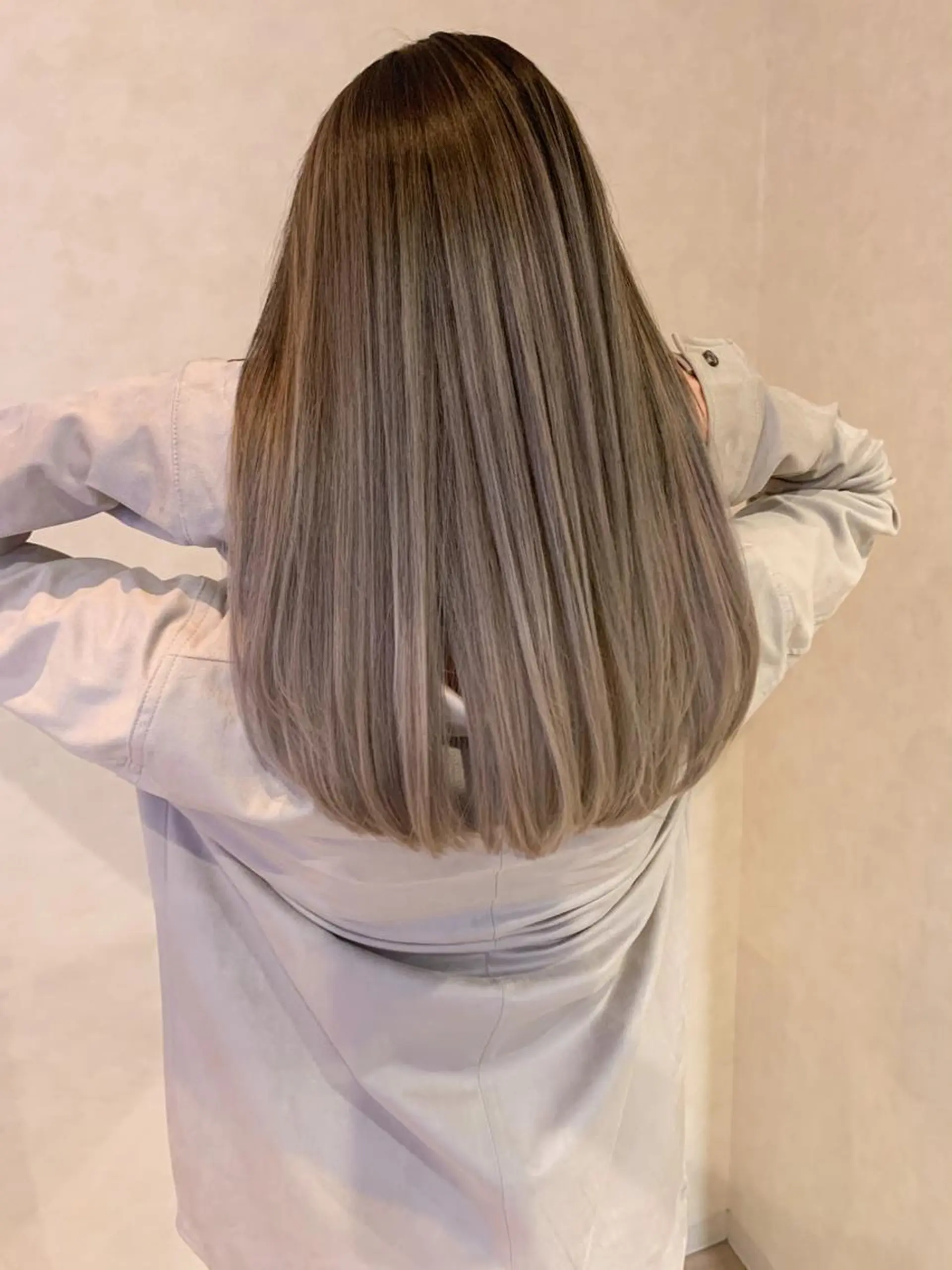 ロング レイヤーカット Lit所属・Lit.豊橋 夏目のヘアスタイル