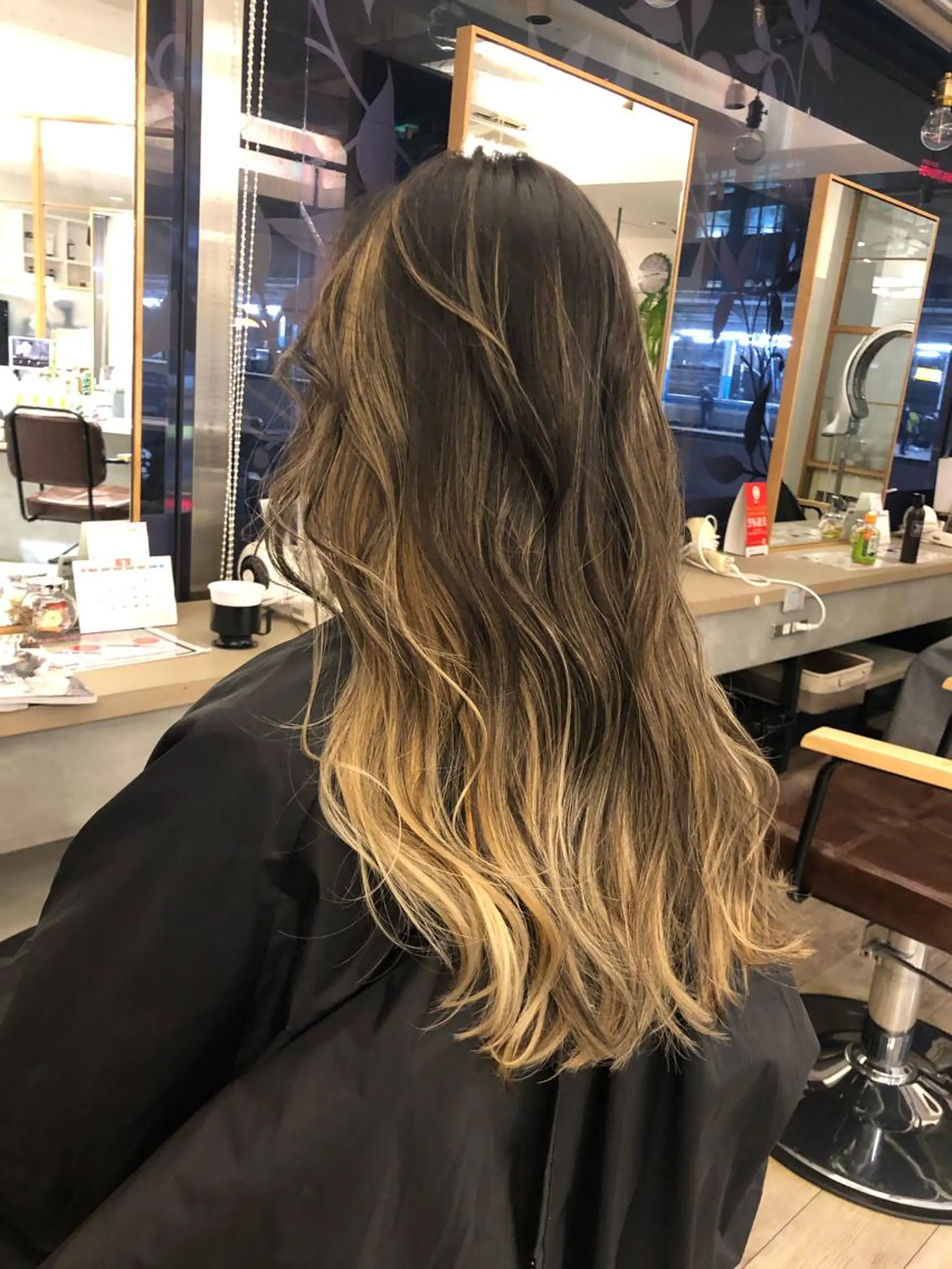 ロング カラー ブリーチカラー🌈 石垣翔太のヘアスタイル