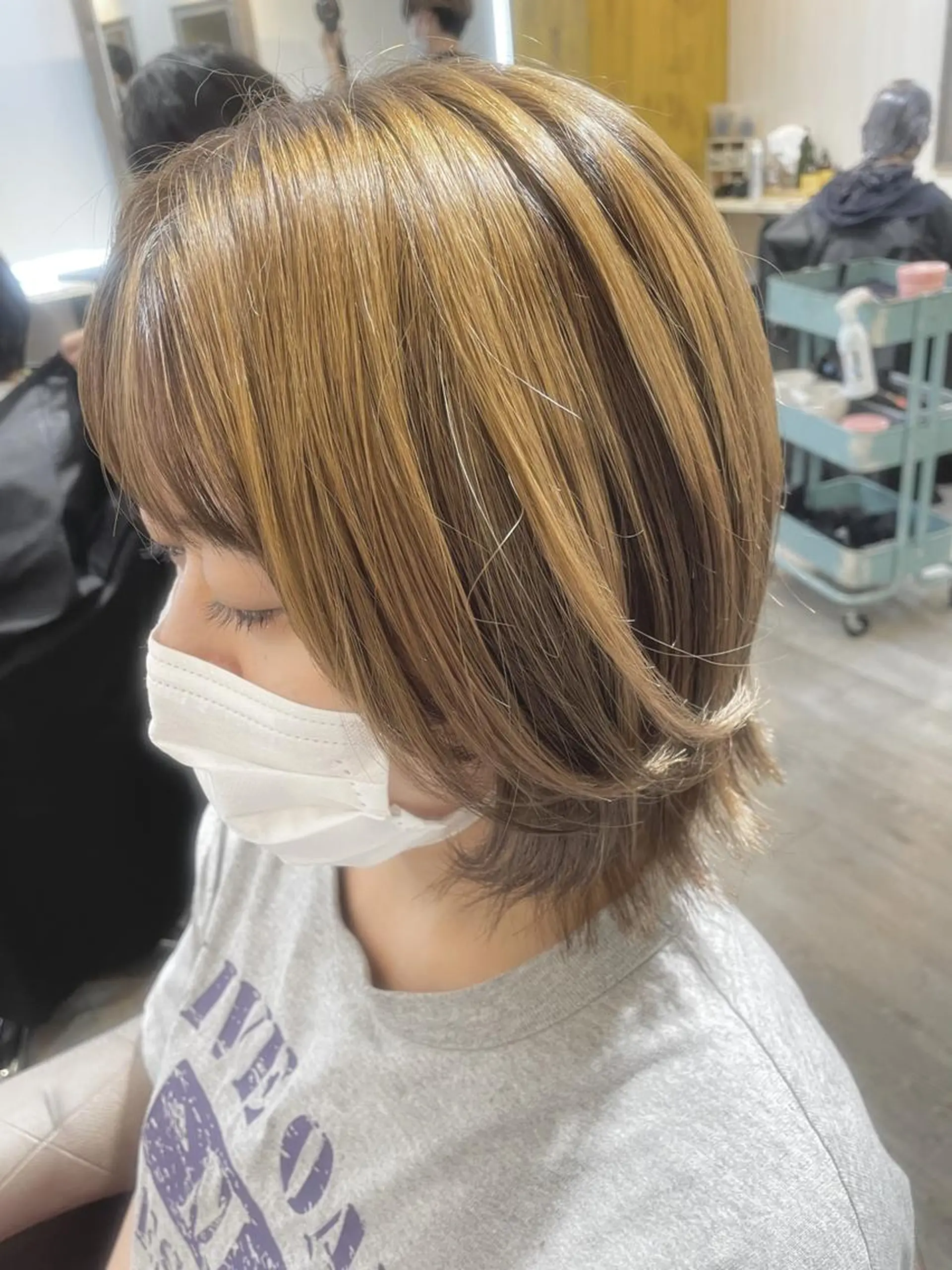 カラー セミロング 嶋村夏実🌼レイヤー 🌸白髪ぼかしのヘアスタイル