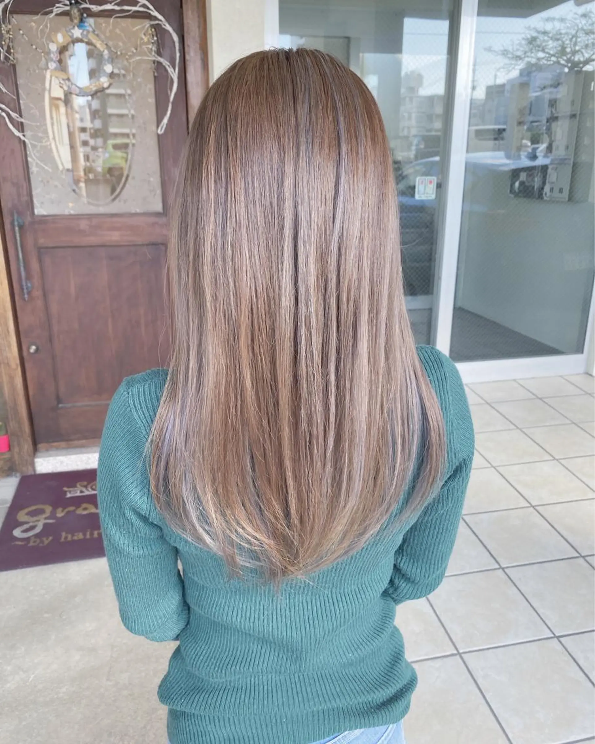 ミディアム カラー グレージュ シルバー シルバーグレージュ カット ヘアカラー トリートメント grand juteのヘアスタイル