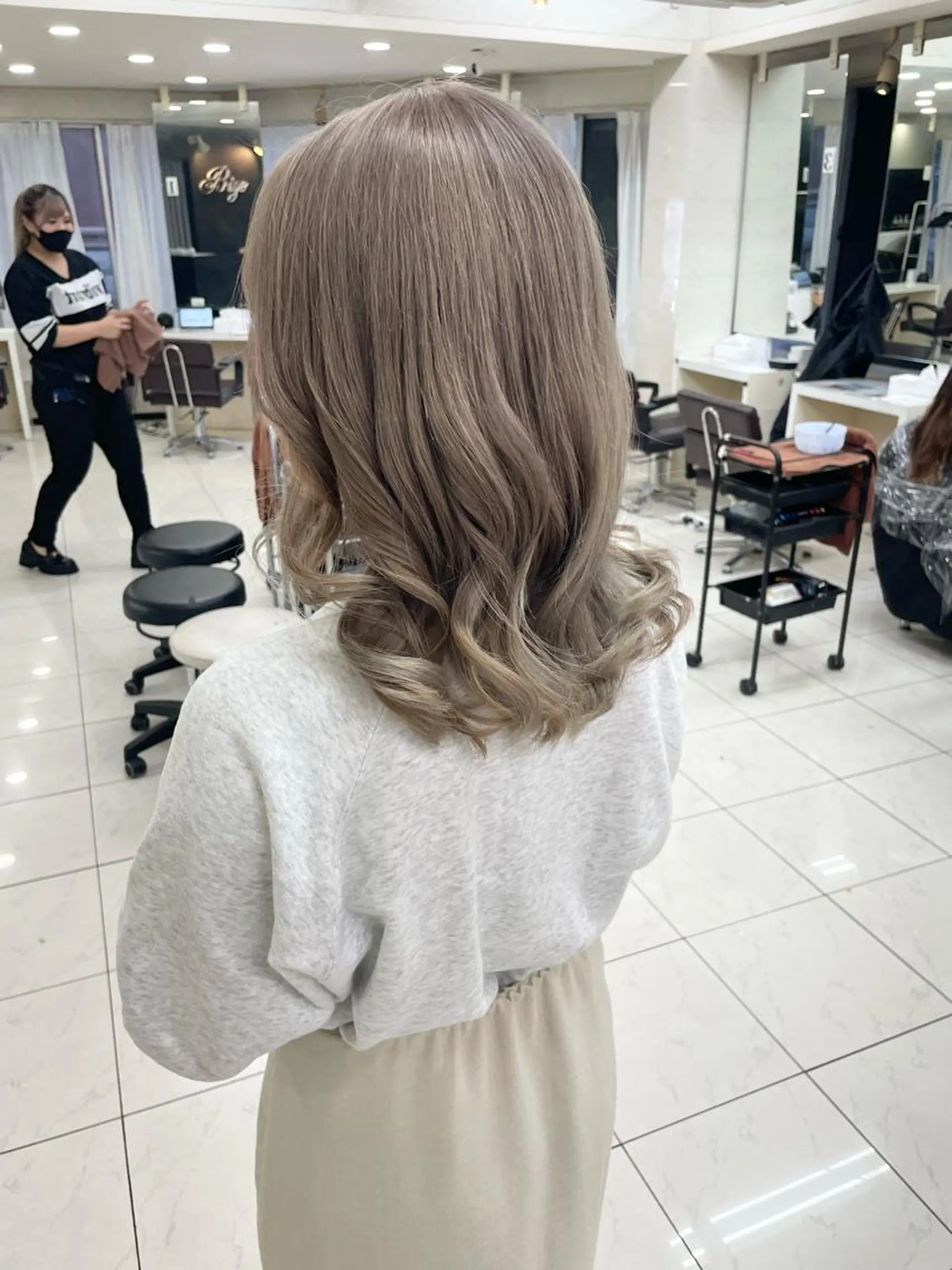 カラー ブリーチ ケアブリーチ ダブルカラー ハイトーンカラー 髪質改善 ハイトーンエクステ 🎩カズキ🎩のヘアスタイル