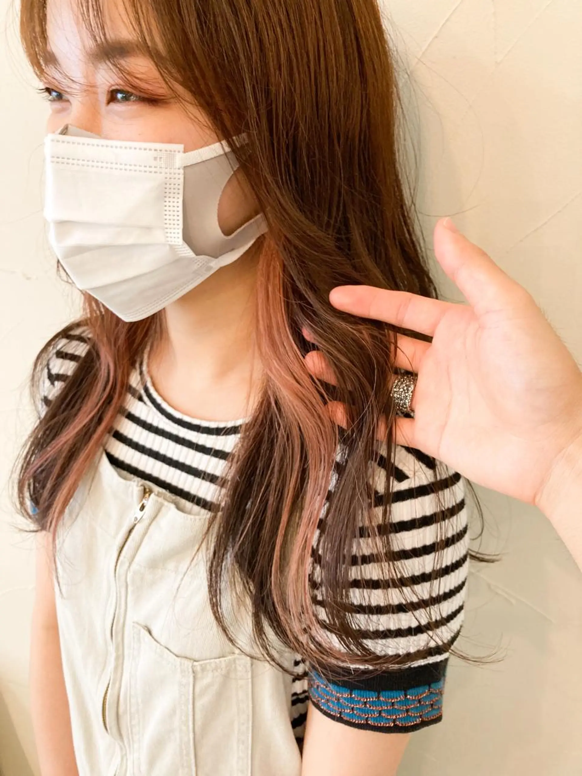 セミロング カラー インナーカラー ヘアカラー トリートメント 樋野 亮のヘアスタイル