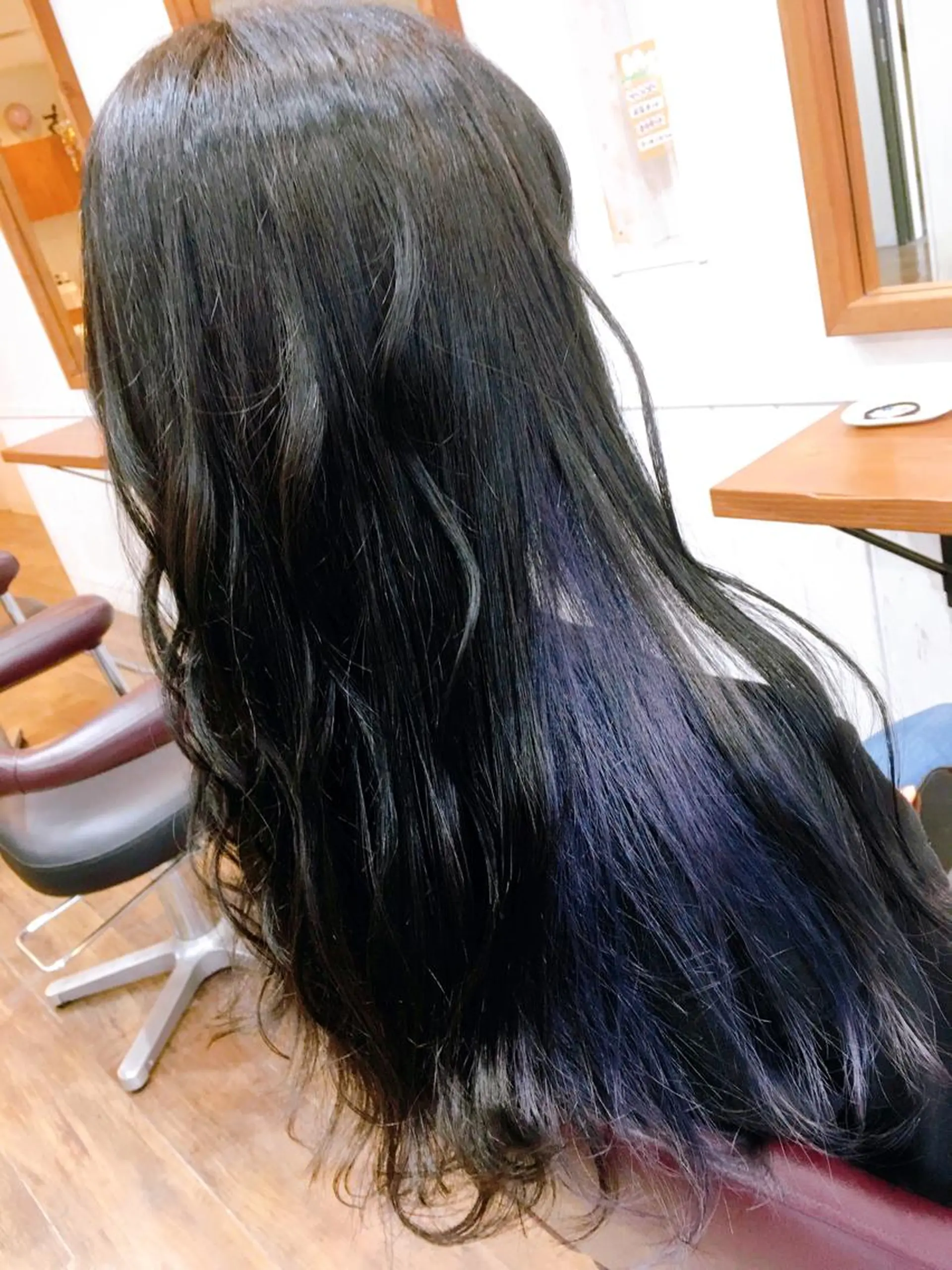 カラー 塩崎 明菜のヘアスタイル