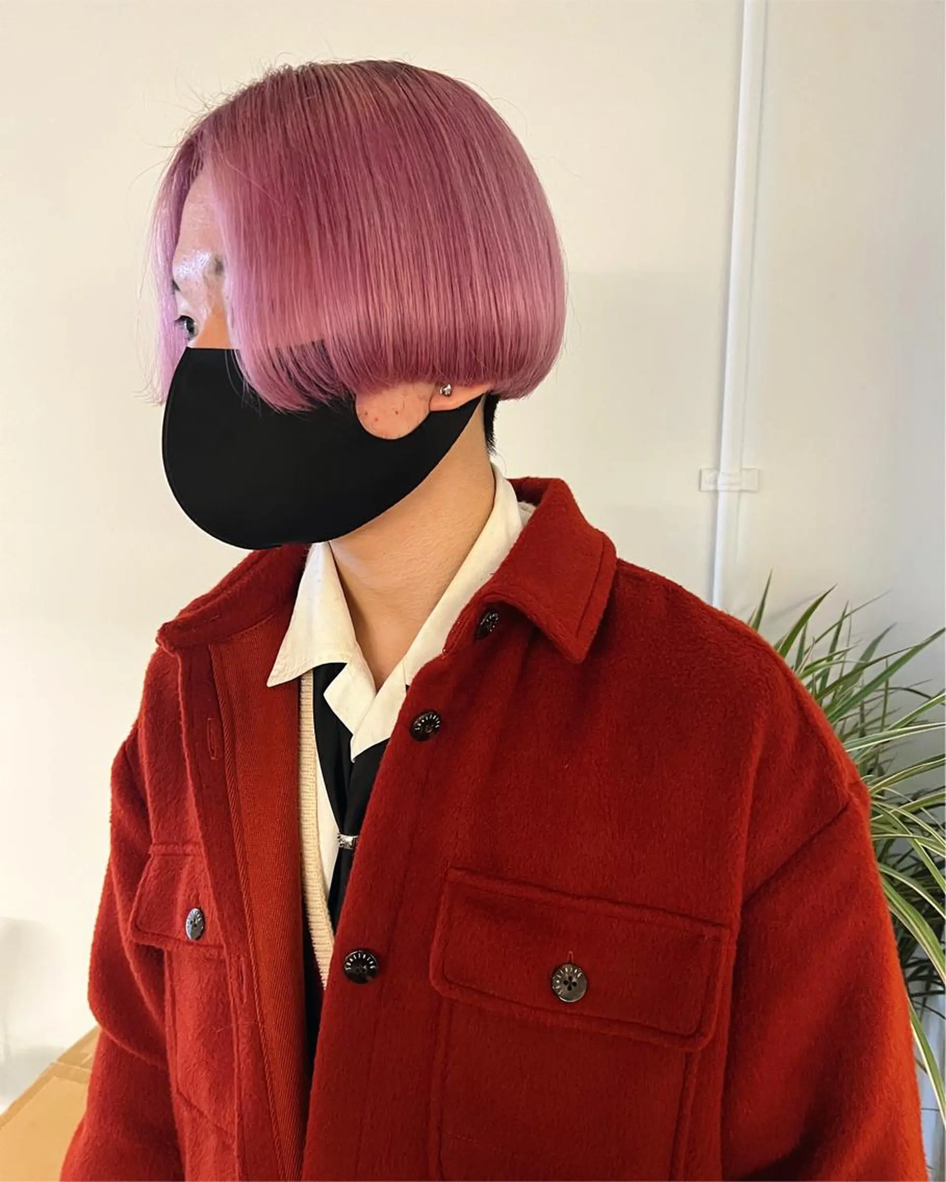 カラー メンズ センターパート メンズハイトーン ハイトーンカラー ピンクカラー ヘアカラー トリートメント RAIMA ハイトーン/レイヤーのヘアスタイル