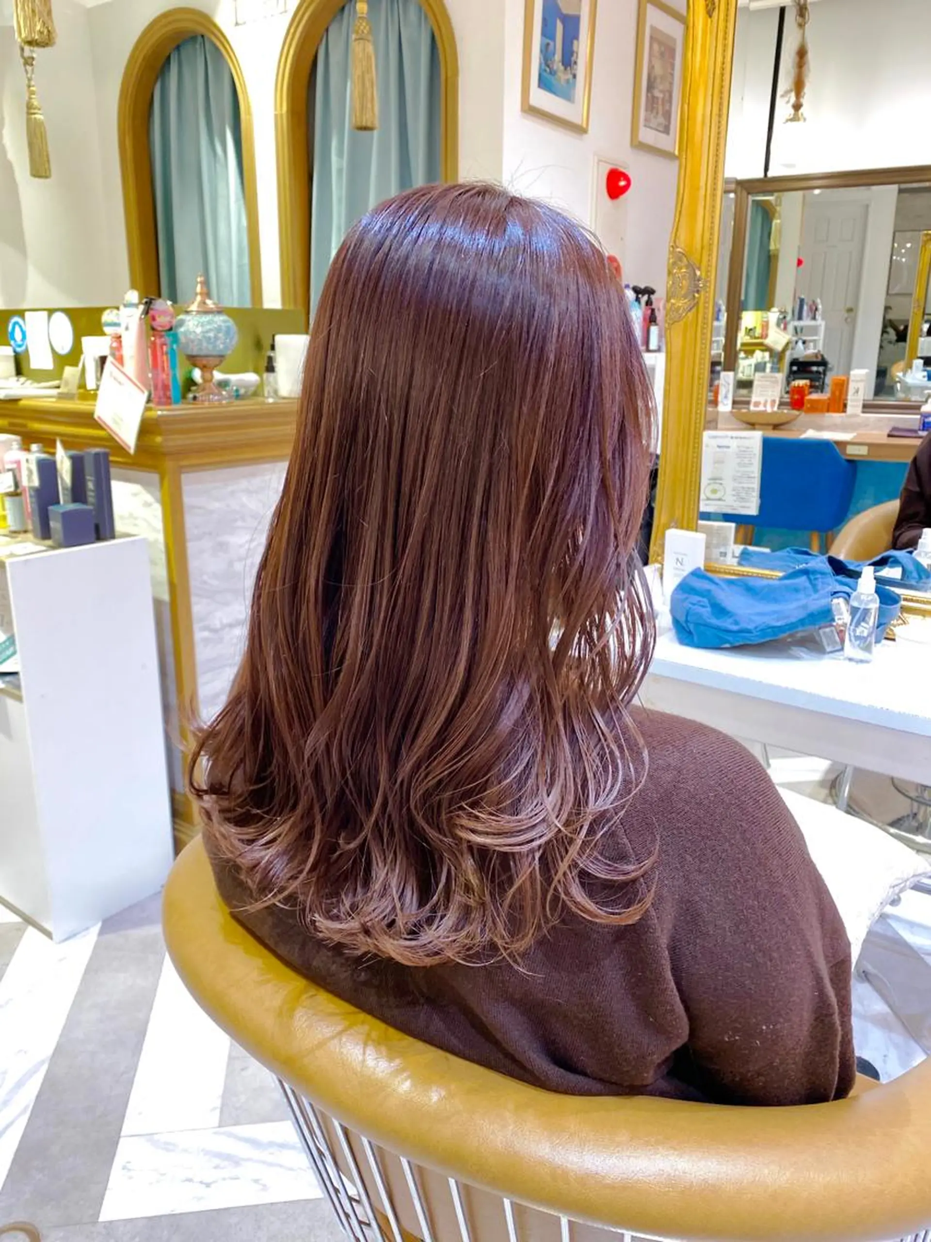 ミディアム カット ヘアカラー トリートメント レイヤーカット /透明感カラー西田のヘアスタイル