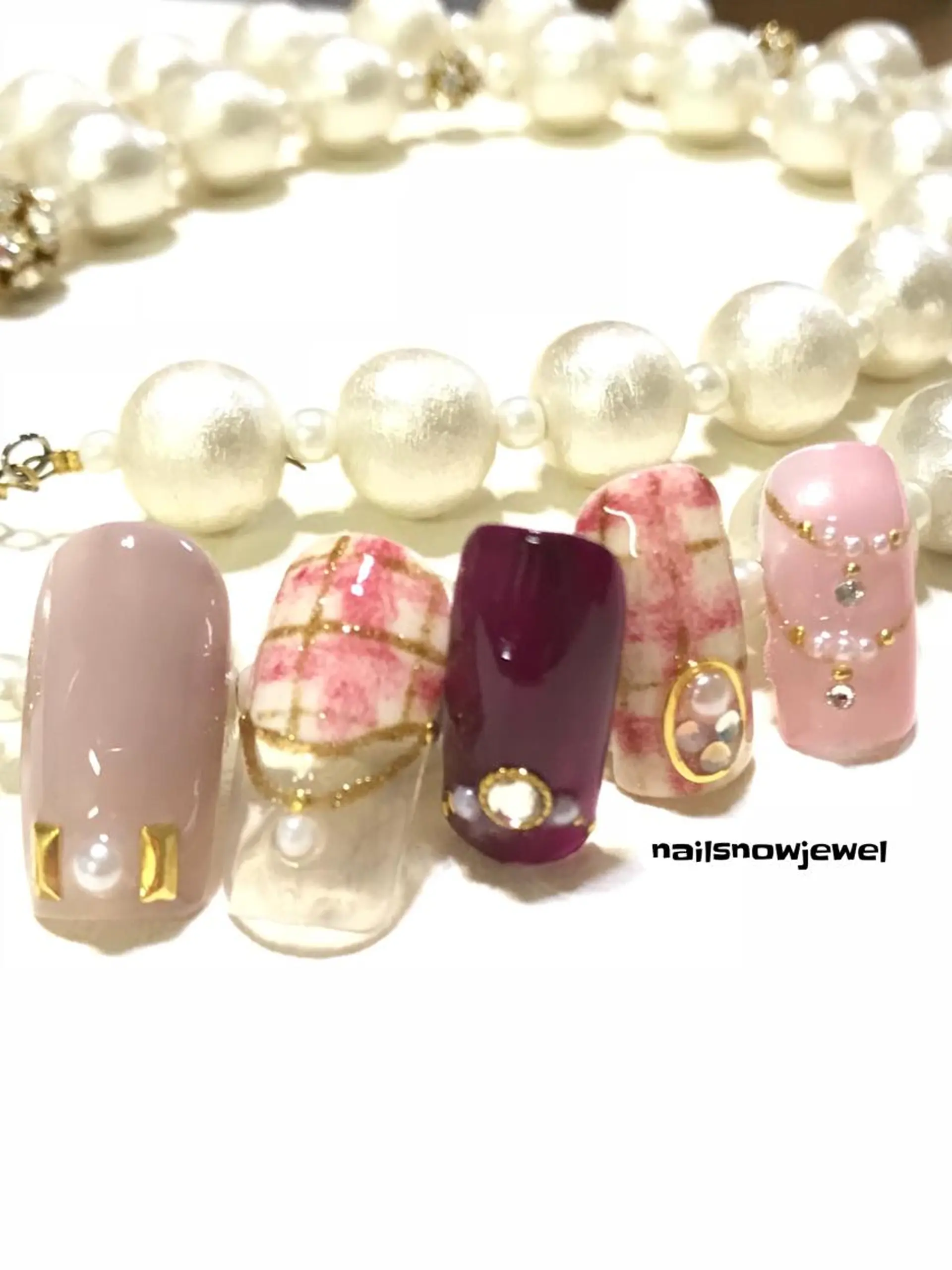 ネイル フレンチネイル nail snowjewelのネイルデザイン
