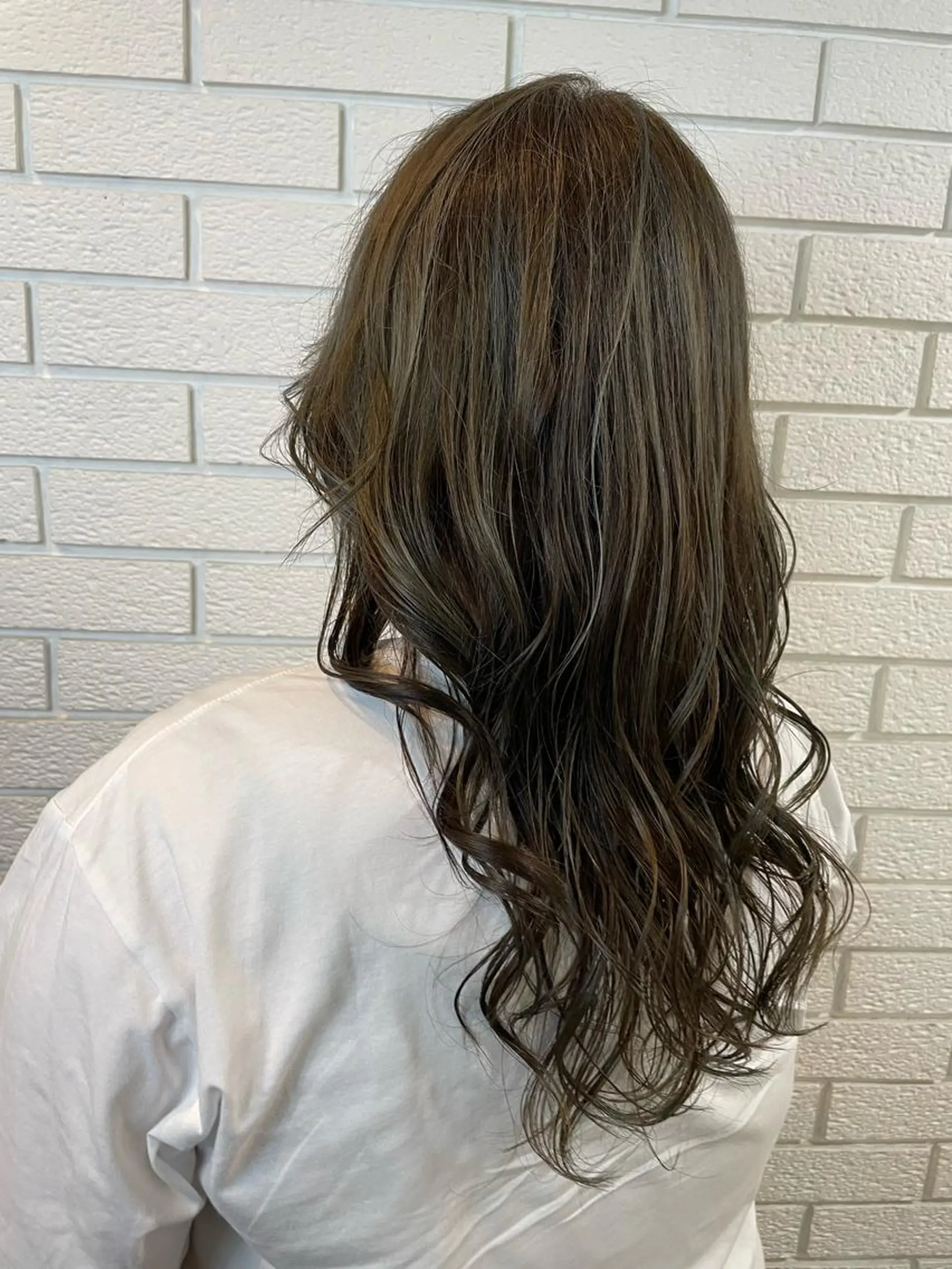 ロング カラー アッシュ ブリーチ ハイライトカラー オリーブアッシュ ハイライト ニュアンスデザイン✄ YOU♡のヘアスタイル