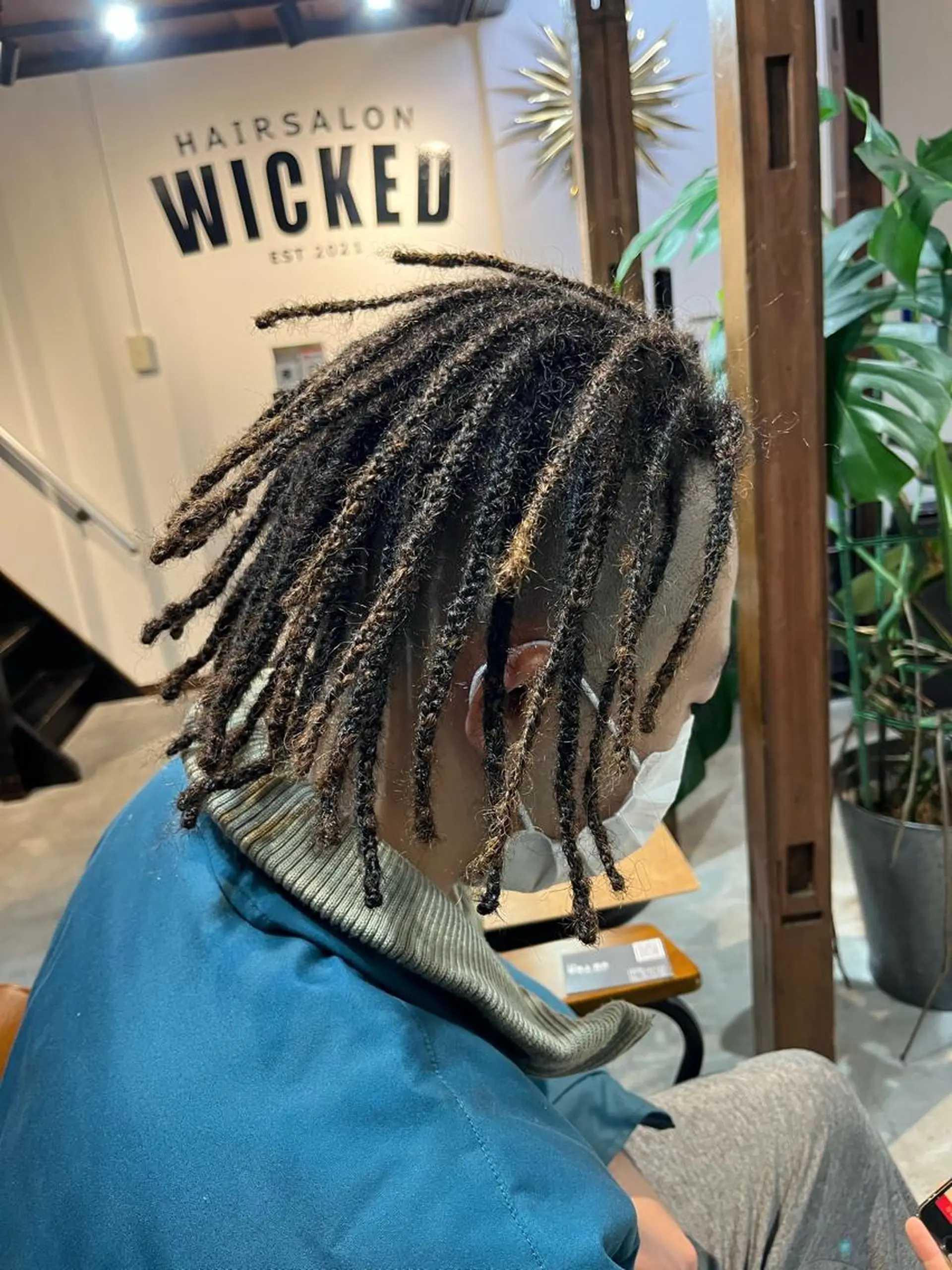 セミロング パーマ セミロングパーマ スパイラルパーマ ツイストパーマ 東風上 亮介のヘアスタイル