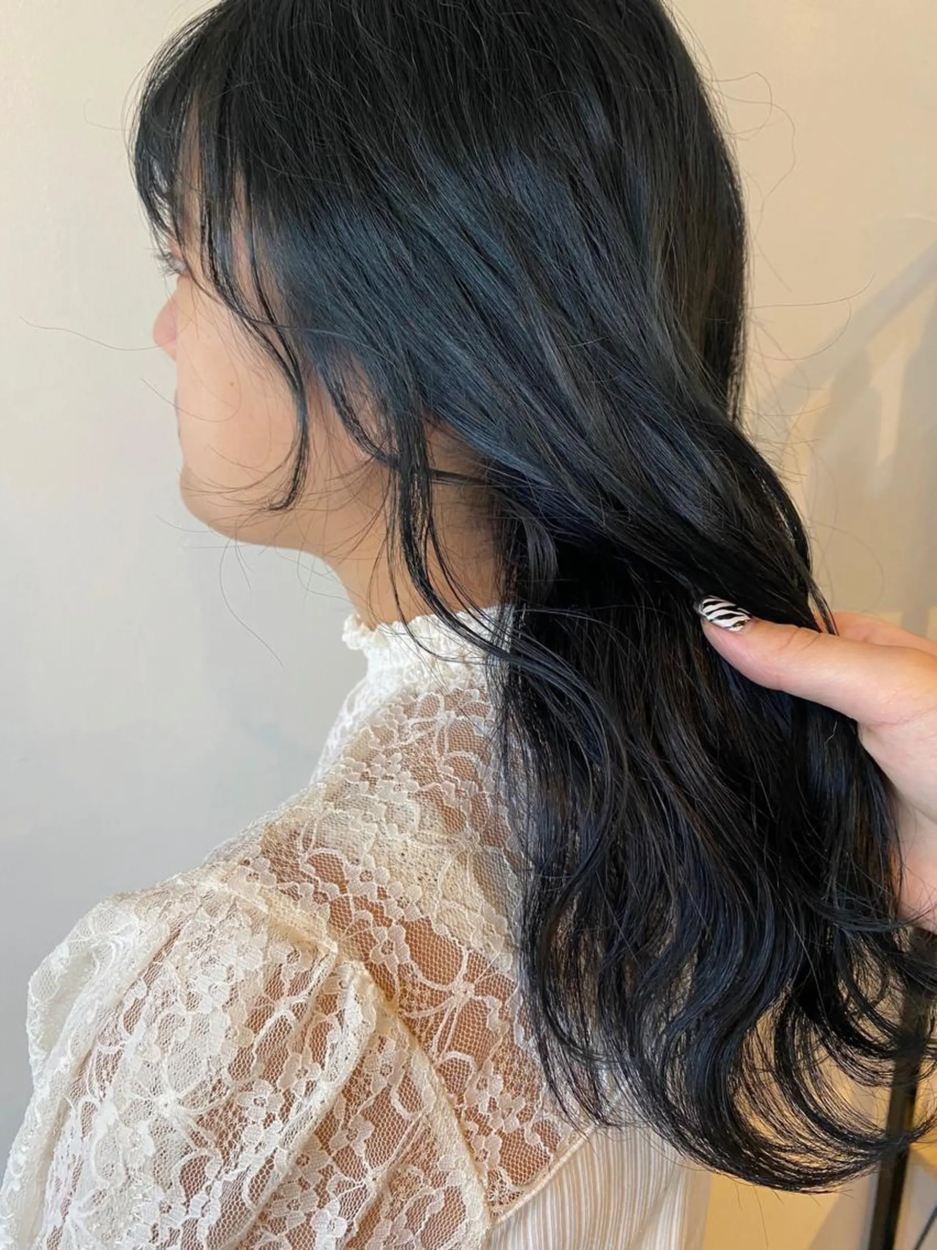 セミロング カラー 安藤 佑衣のヘアスタイル