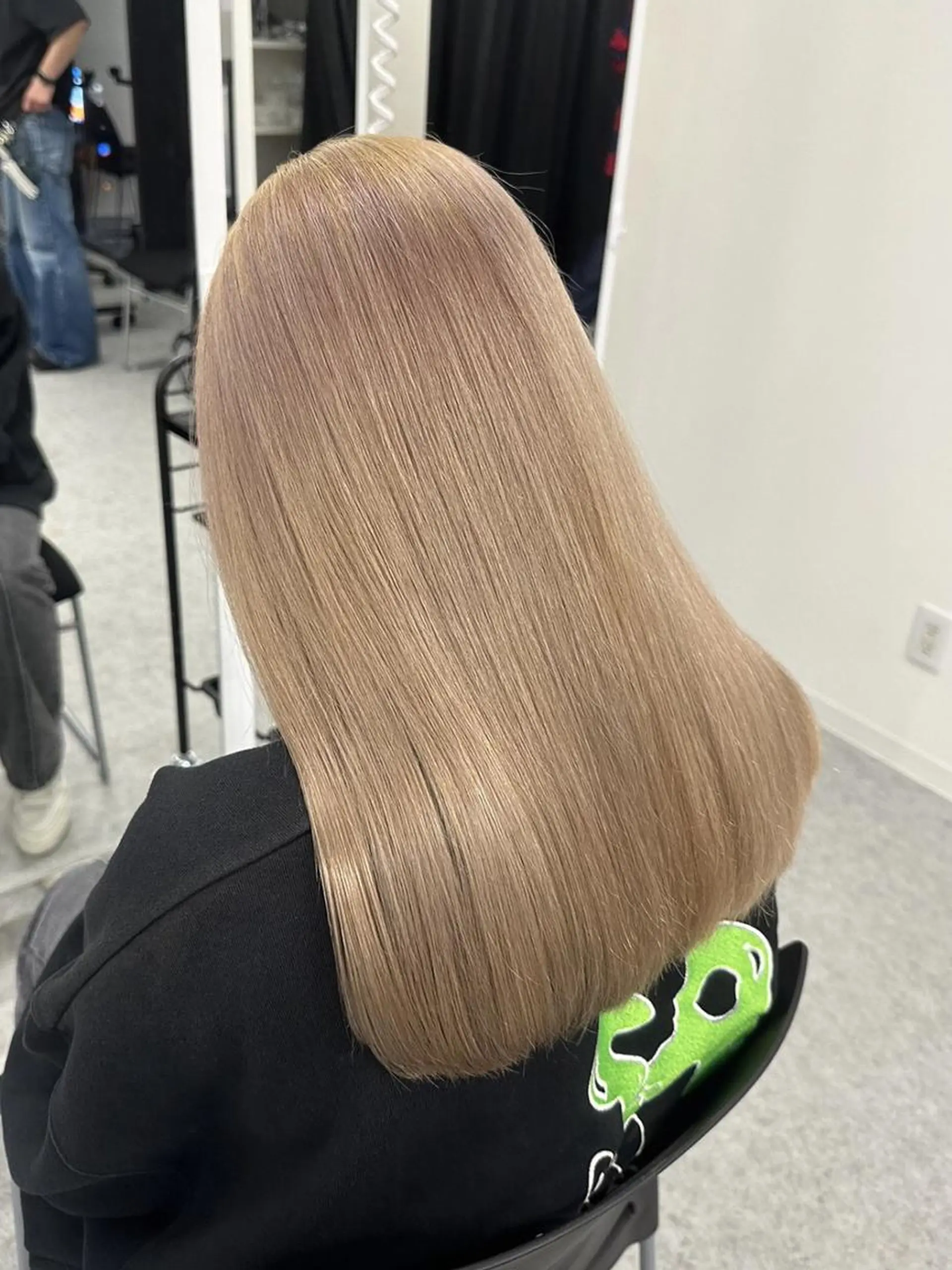 ロング カラー ヘアカラー トリートメント ヘッドスパ ヘアセット ❤︎ワンホンガーリー なハイトーンヘア❤︎のヘアスタイル