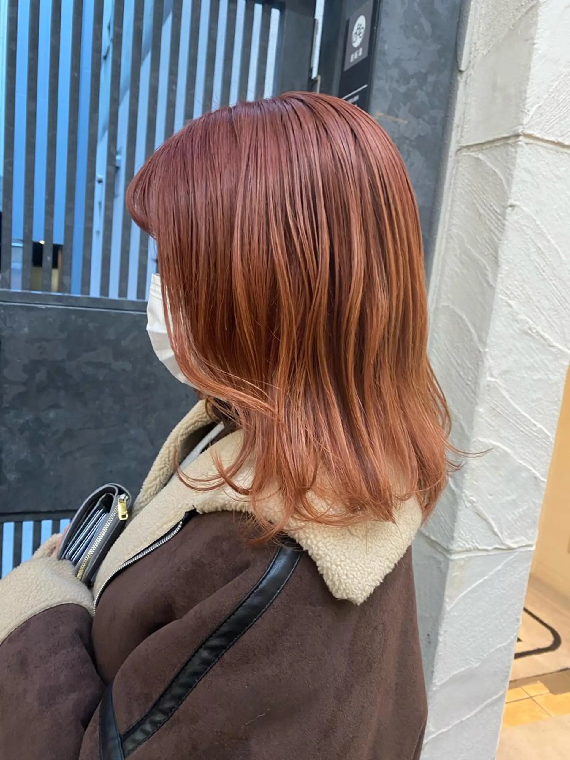 ミディアム カラー ブラウンカラー オレンジ オレンジブラウン ウルフカット／吉村 桃子のヘアスタイル