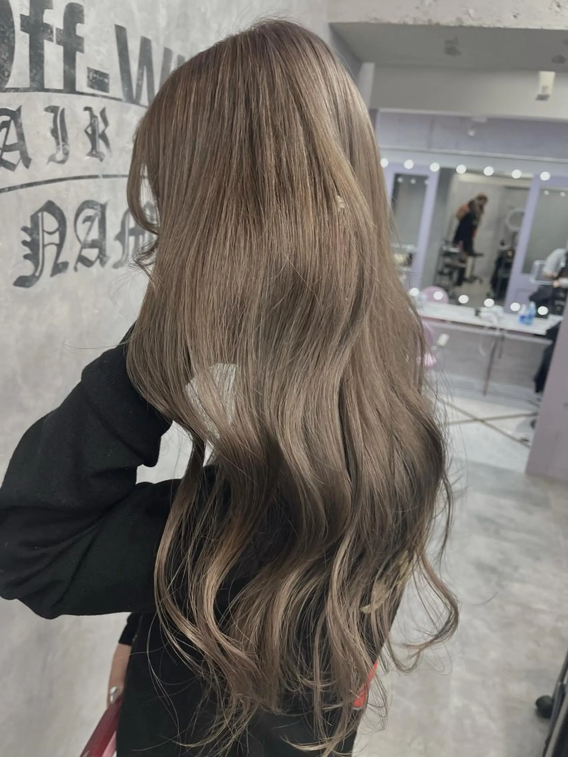 ロング カラー ブリーチ ケアブリーチ グレージュ カット ヘアカラー トリートメント オフホワイトアンドなんば所属・福西 洋斗のヘアスタイル