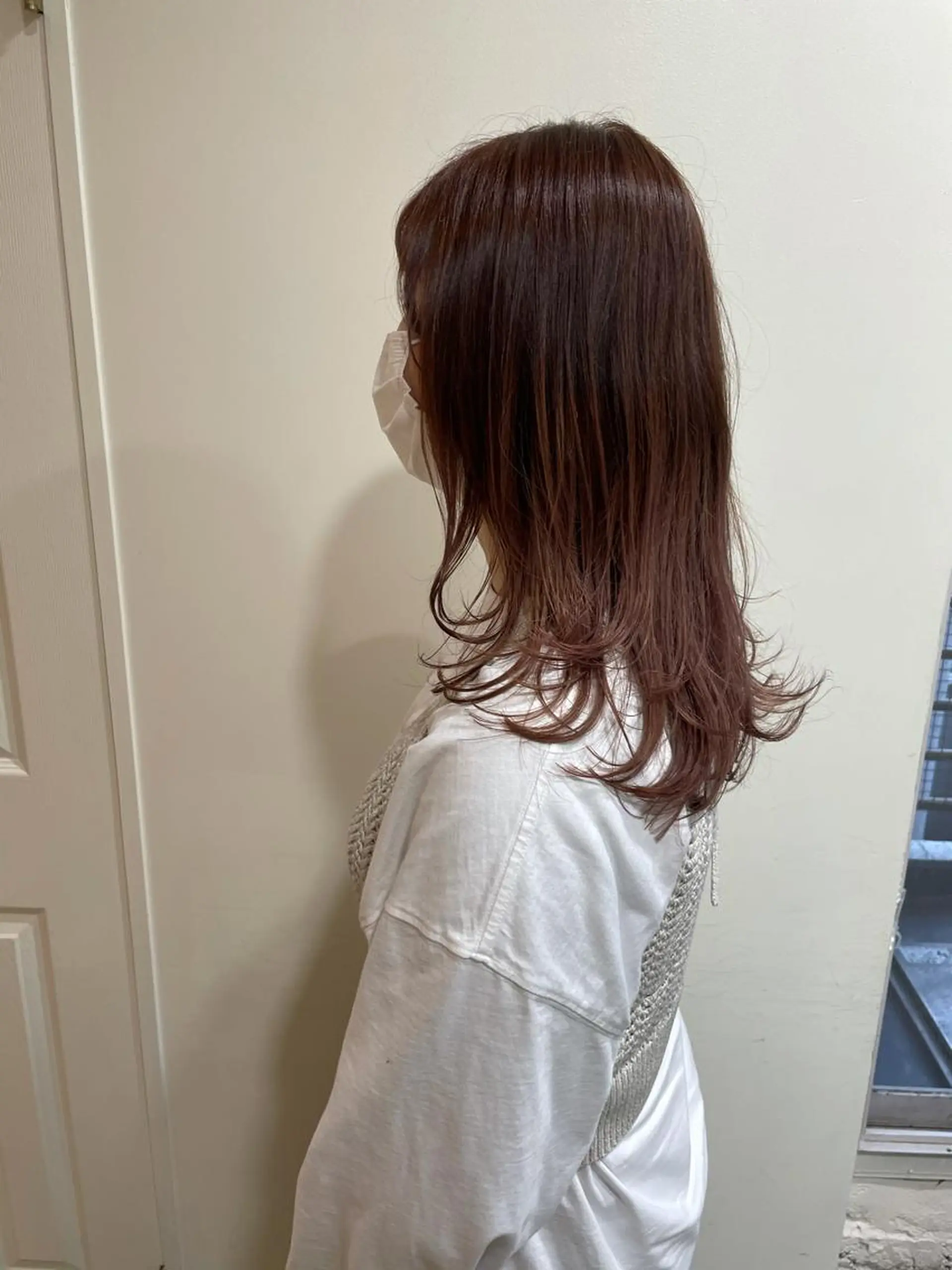 セミロング カラー MIOベージュカラー 柔らかいカラーのヘアスタイル