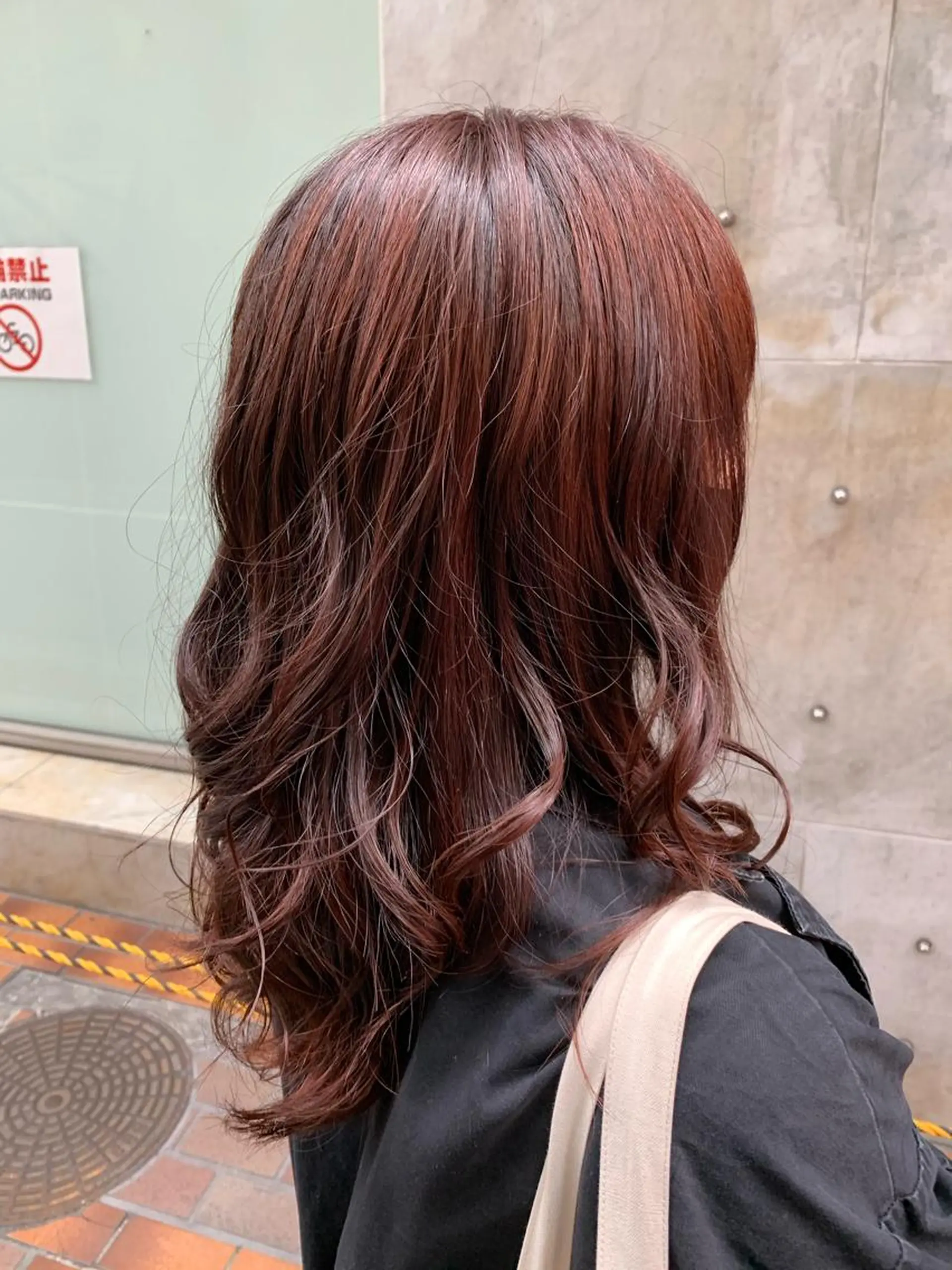 セミロング カラー アッシュ バレイヤージュ ベージュカラー ブロンド ブルーカラー レイヤーカット/ 艶カラー/RYOMAのヘアスタイル