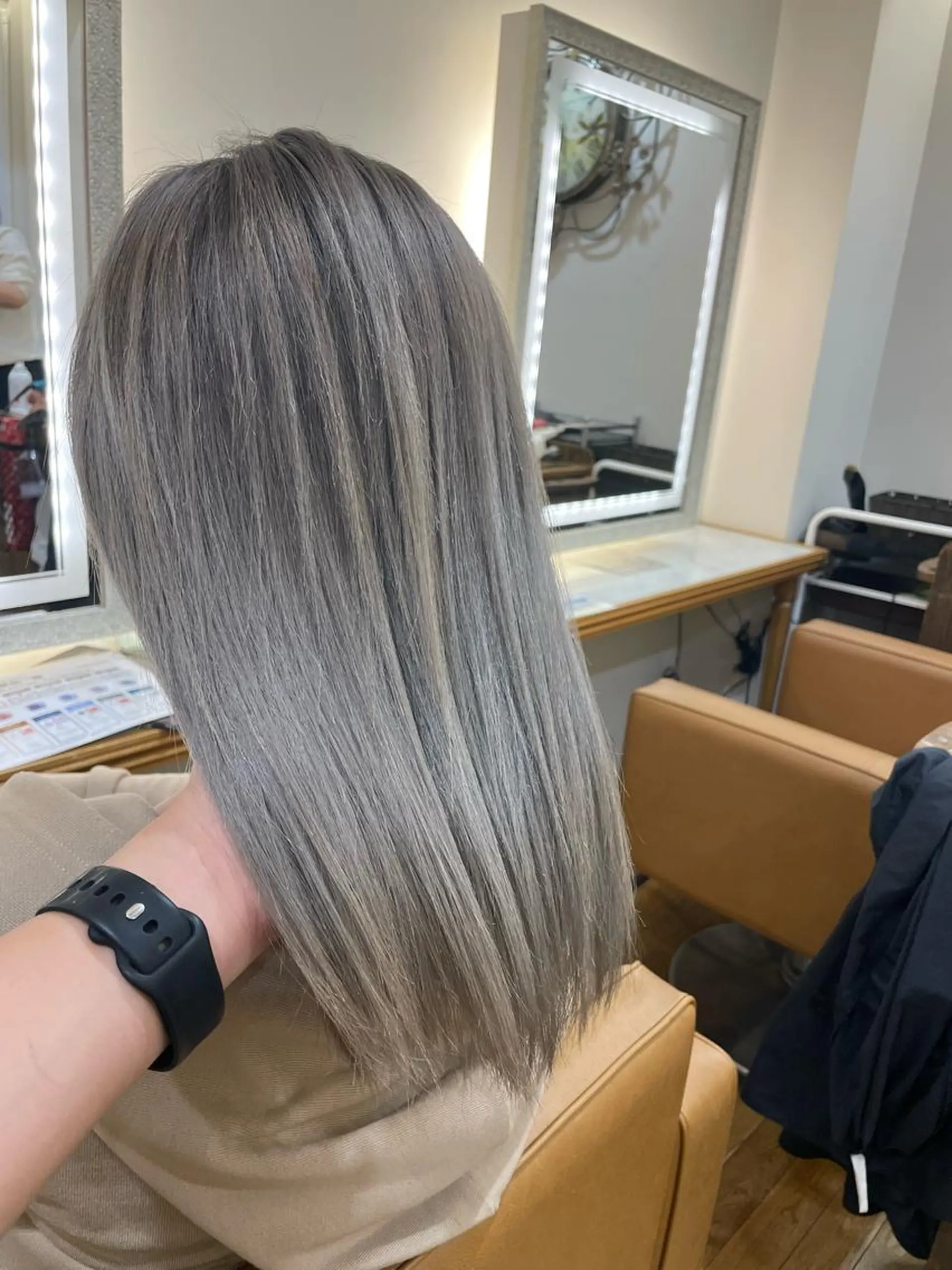 セミロング ヘアカラー トリートメント ブリーチ毛矯正.髪質 改善.髪にドラマをのヘアスタイル