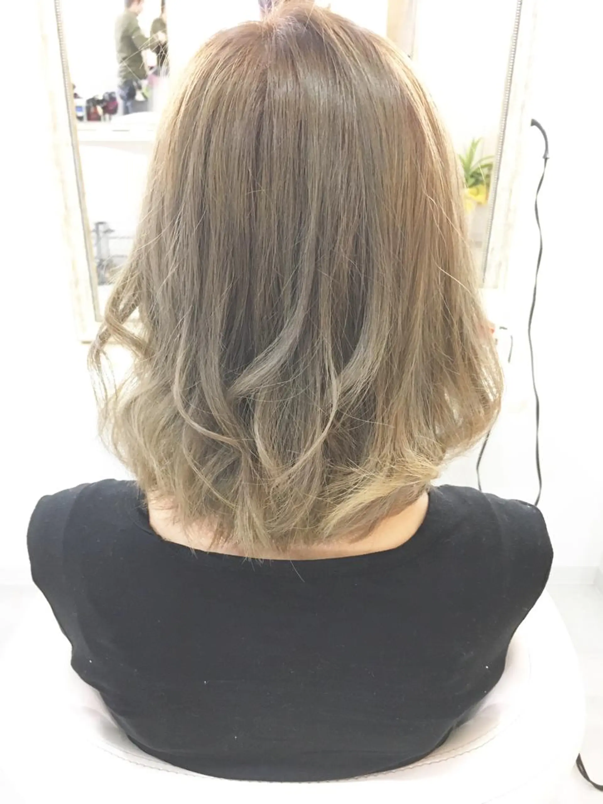 セミロング ロング カラー ブリーチ 髪質改善 中川　翔のヘアスタイル