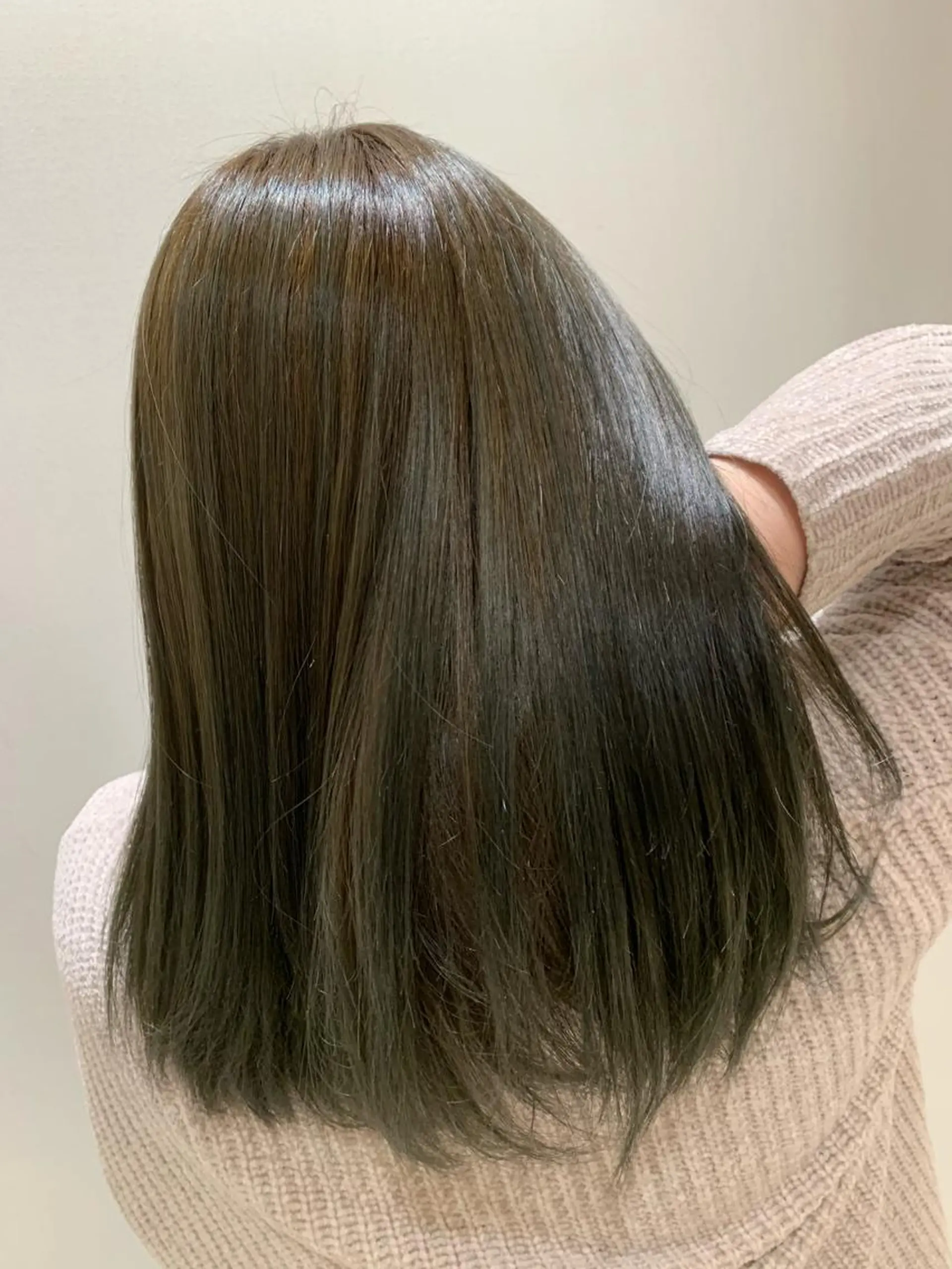 ロング カラー グラデーションカラー グレージュ ハイライトカラー イルミナカラー オリーブグレージュ 金澤 夏海のヘアスタイル