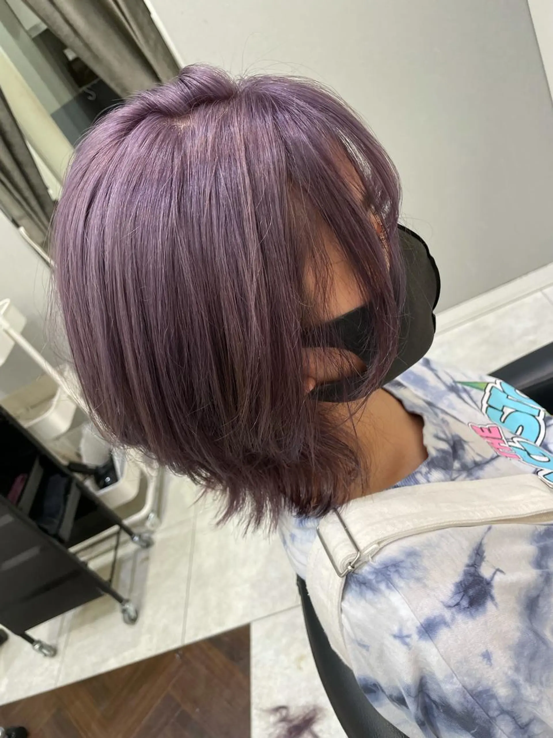 ミディアム パープルカラー ヘアカラー 岸 保奈美のヘアスタイル