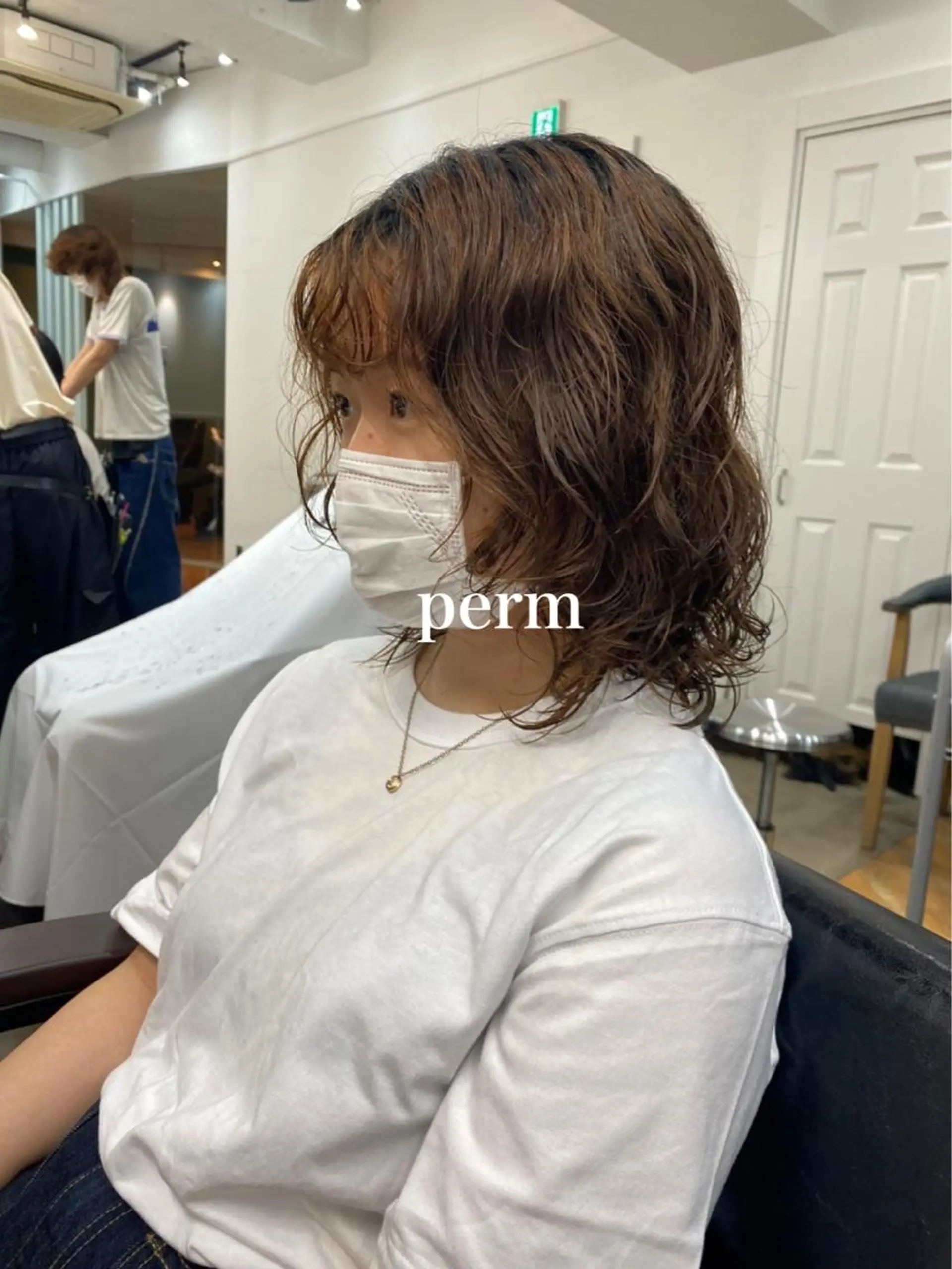 ミディアム パーマ ミディアムパーマ レイヤーカット カット パーマ トリートメント ◽️モードヘア◽️ SHOUTOのヘアスタイル