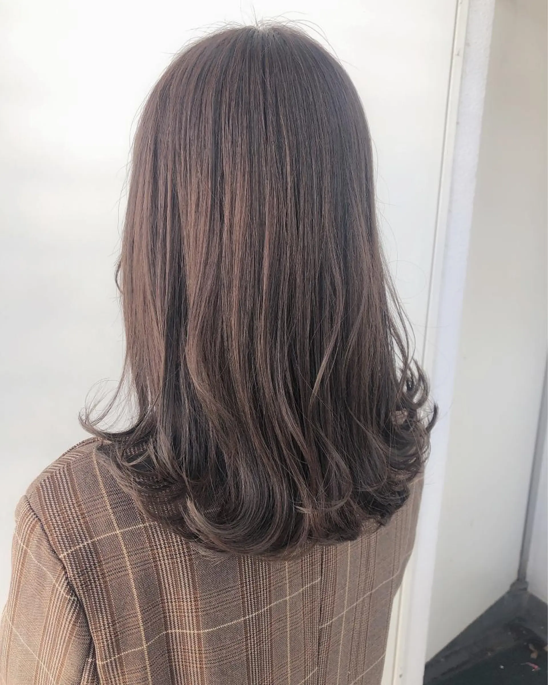 セミロング カラー 韓国🇰🇷レイヤー 映える顔周り🩷のヘアスタイル