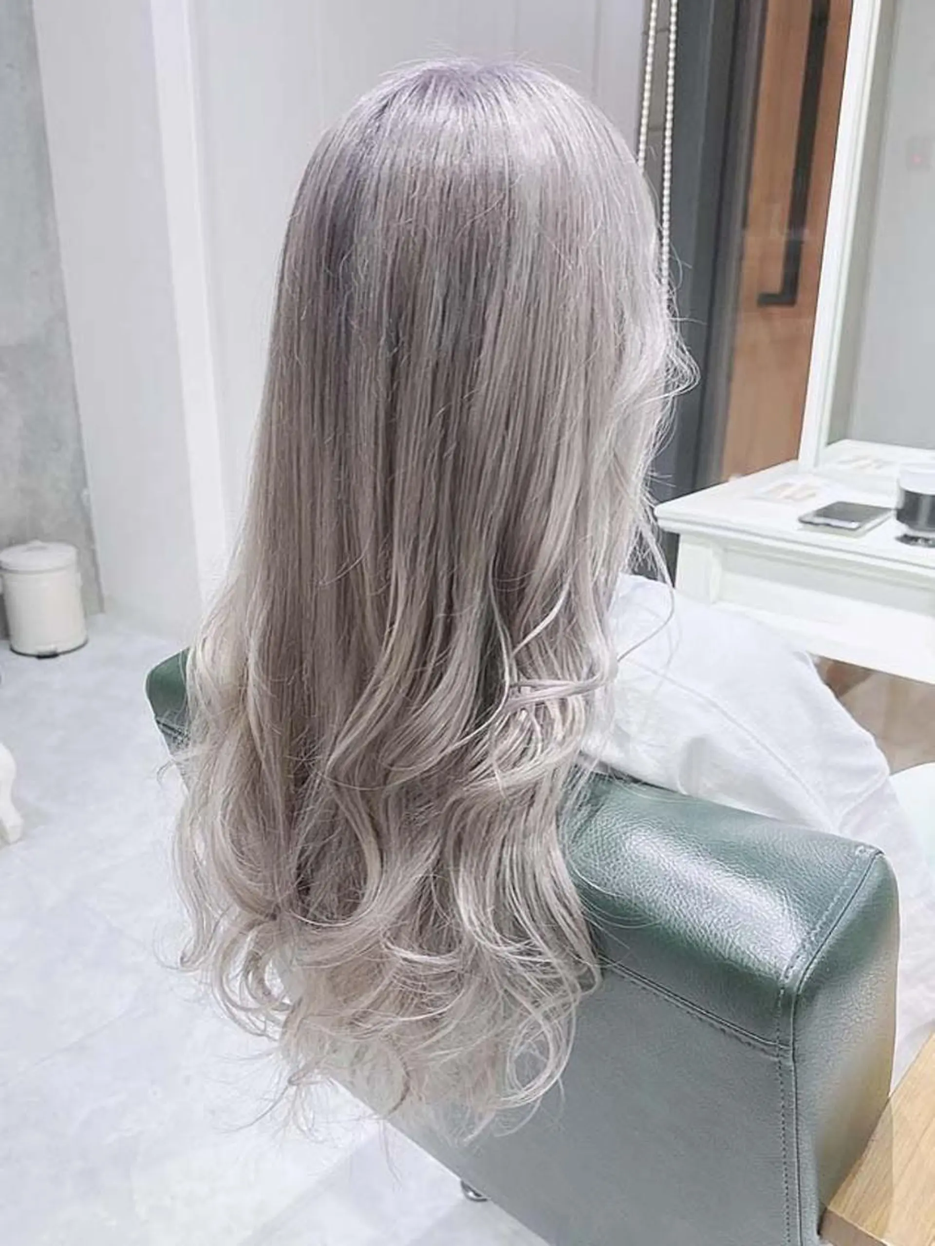 ヘアアレンジ カラー ロング ブリーチ ケアブリーチ 透明感カラー デザインカラー ハイトーンカラー 𝐑𝐈𝐍𝐊𝐀 🐣🩷のヘアスタイル