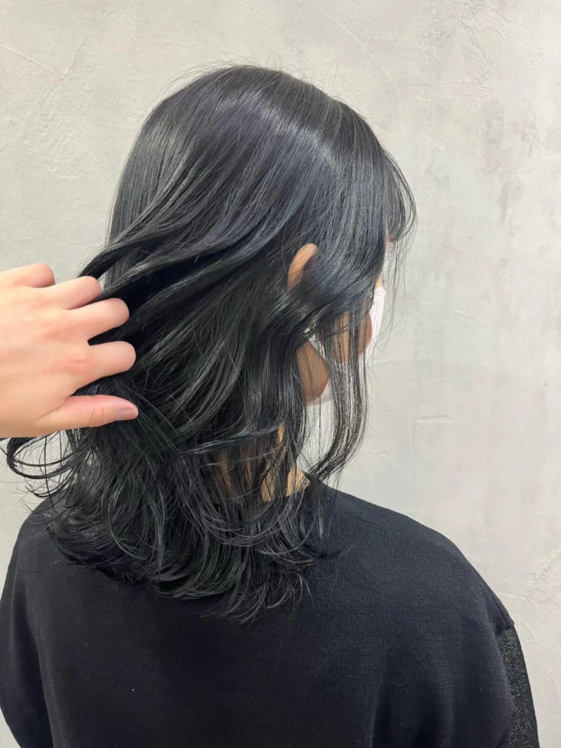 ミディアム カラー 黒髪 ブリーチ ブルーカラー ブルーブラック ブリーチなしカラー ヘアカラー トリートメント 🫧tomoka 透明感カラー🫧のヘアスタイル
