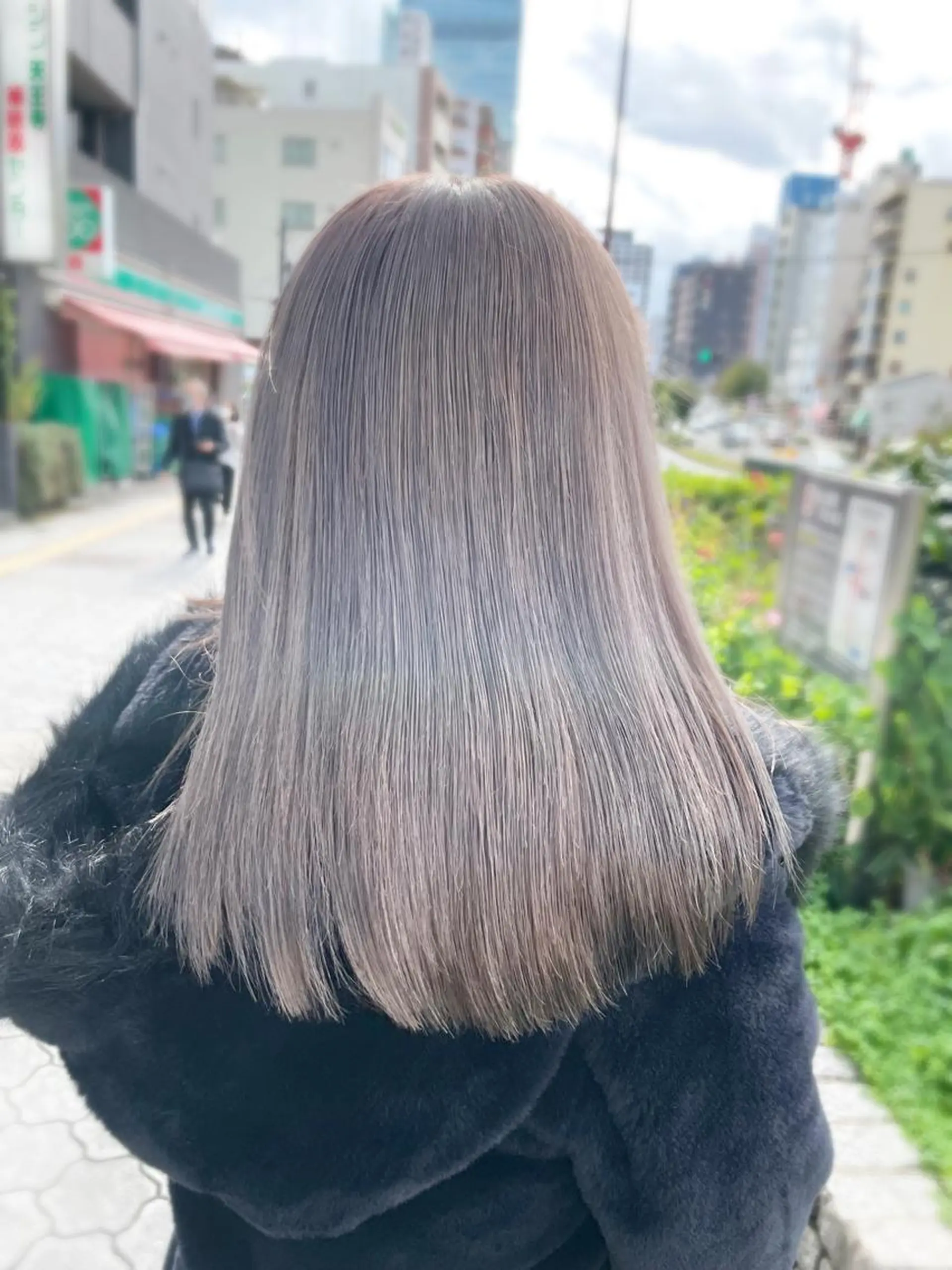 セミロング カラー ブリーチ グレージュ 大阪長居🌱野見山 卓也のヘアスタイル