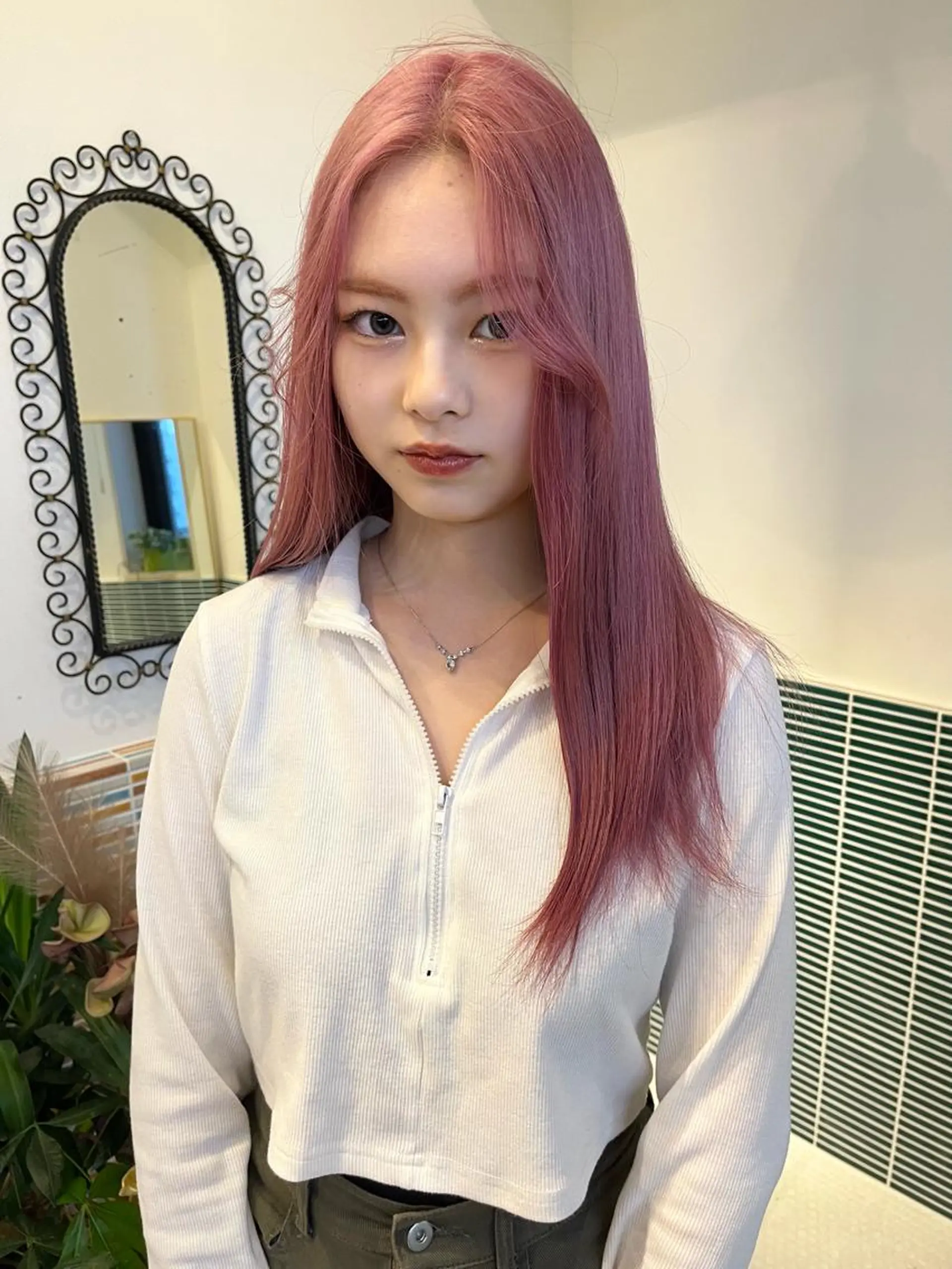 セミロング カラー ベージュカラー ブリーチ ピンクカラー ピンクベージュ ヘアカラー トリートメント 🩷ハイトーン透明感 レイヤー🩷ユリカのヘアスタイル