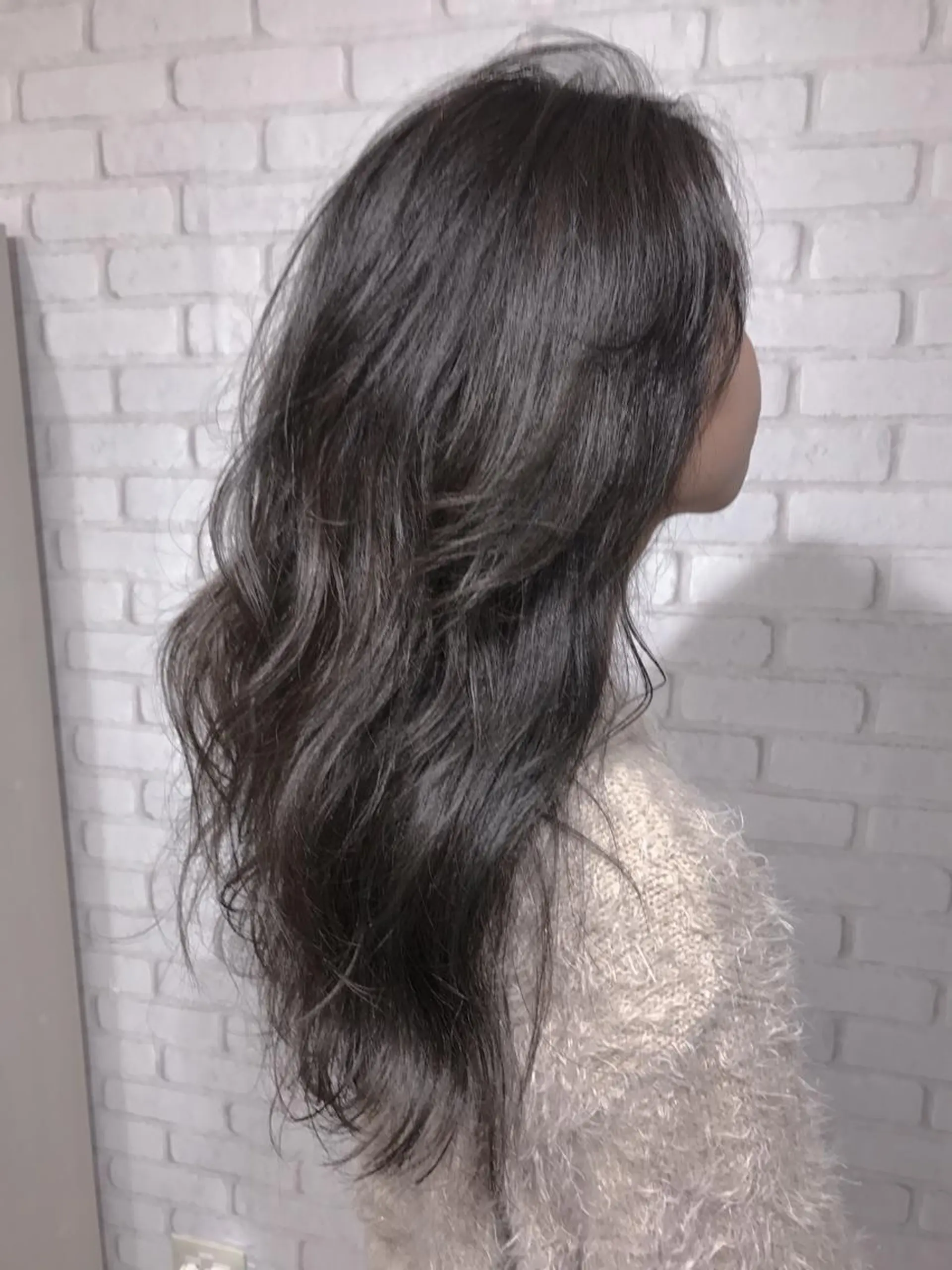 ロング カラー グレージュ エクステ（レミー毛） NINEのヘアスタイル